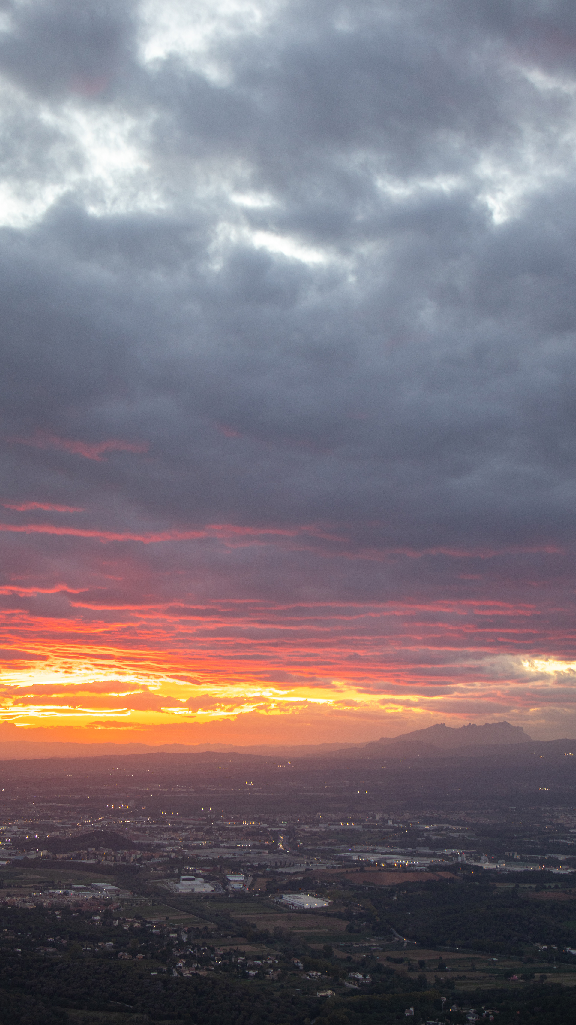 ISO 100 35 mm. f/5.0 1/20 sec.