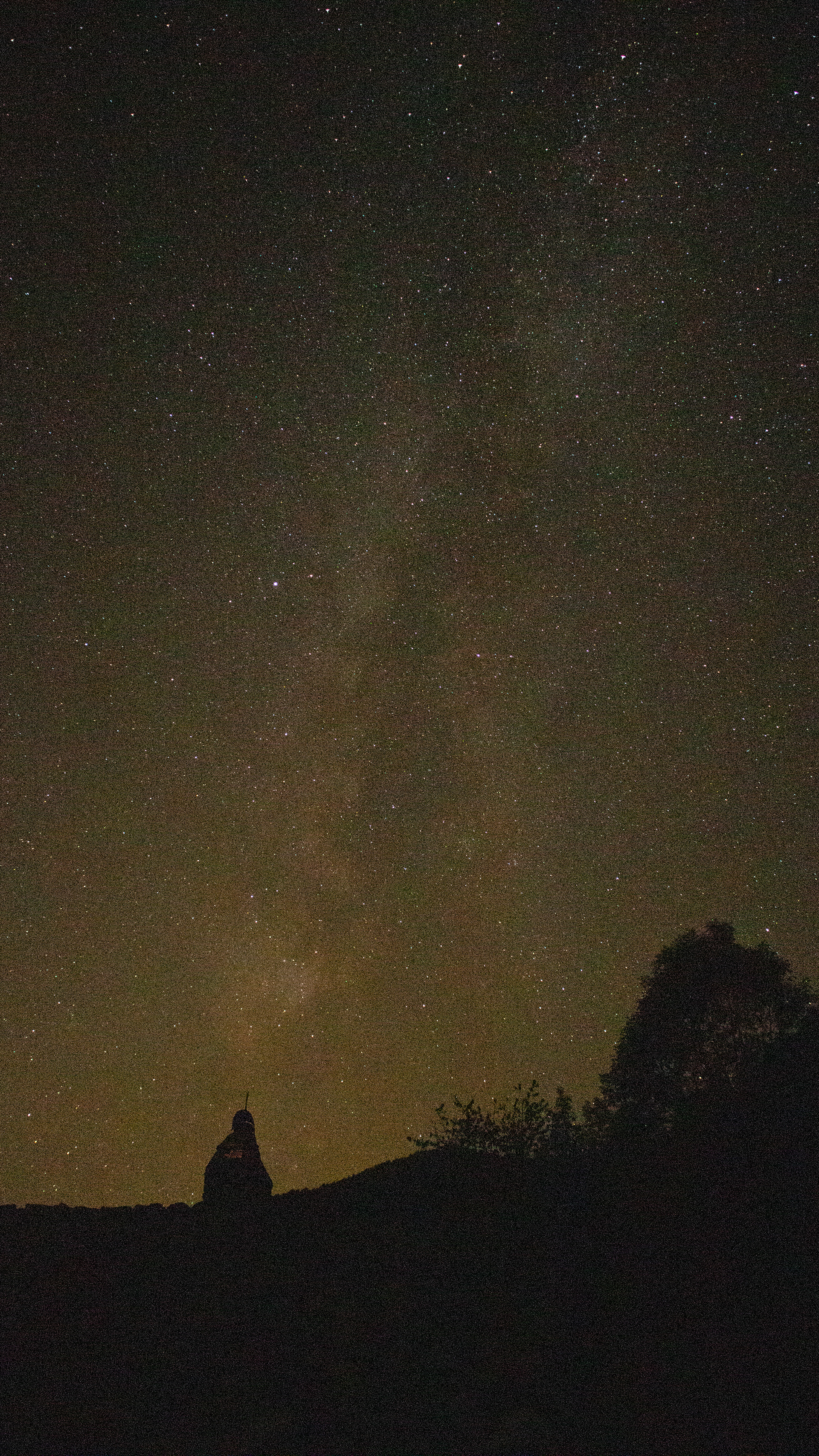 ISO 6400 15 mm. f/3.5 8.0 sec.