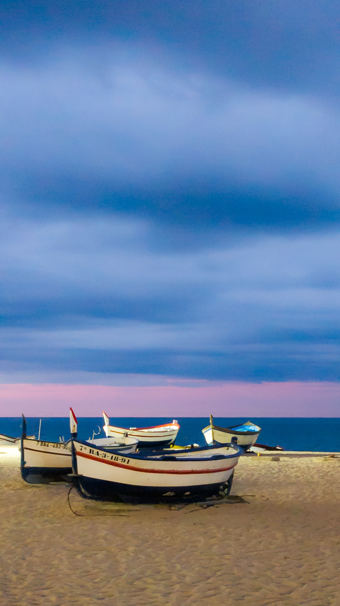 ISO 444 4.4 mm. f/1.7 1/20 sec.