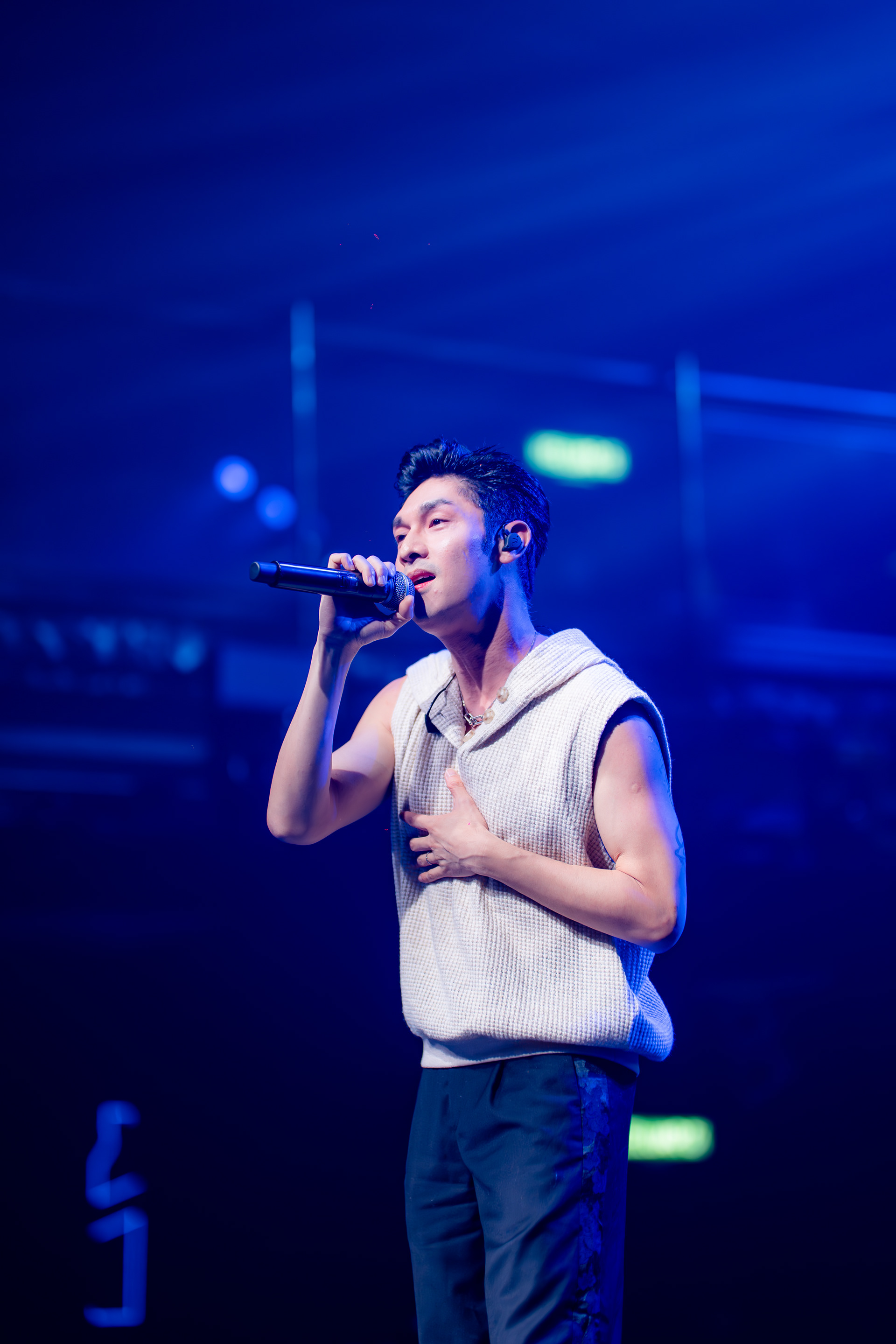 Wide-Angle Stage Dynamics: Kelvin Kwan Live in Malaysia.