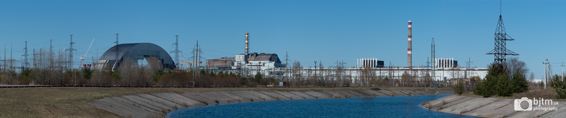 Panorama of the power station with the new containment still under construction