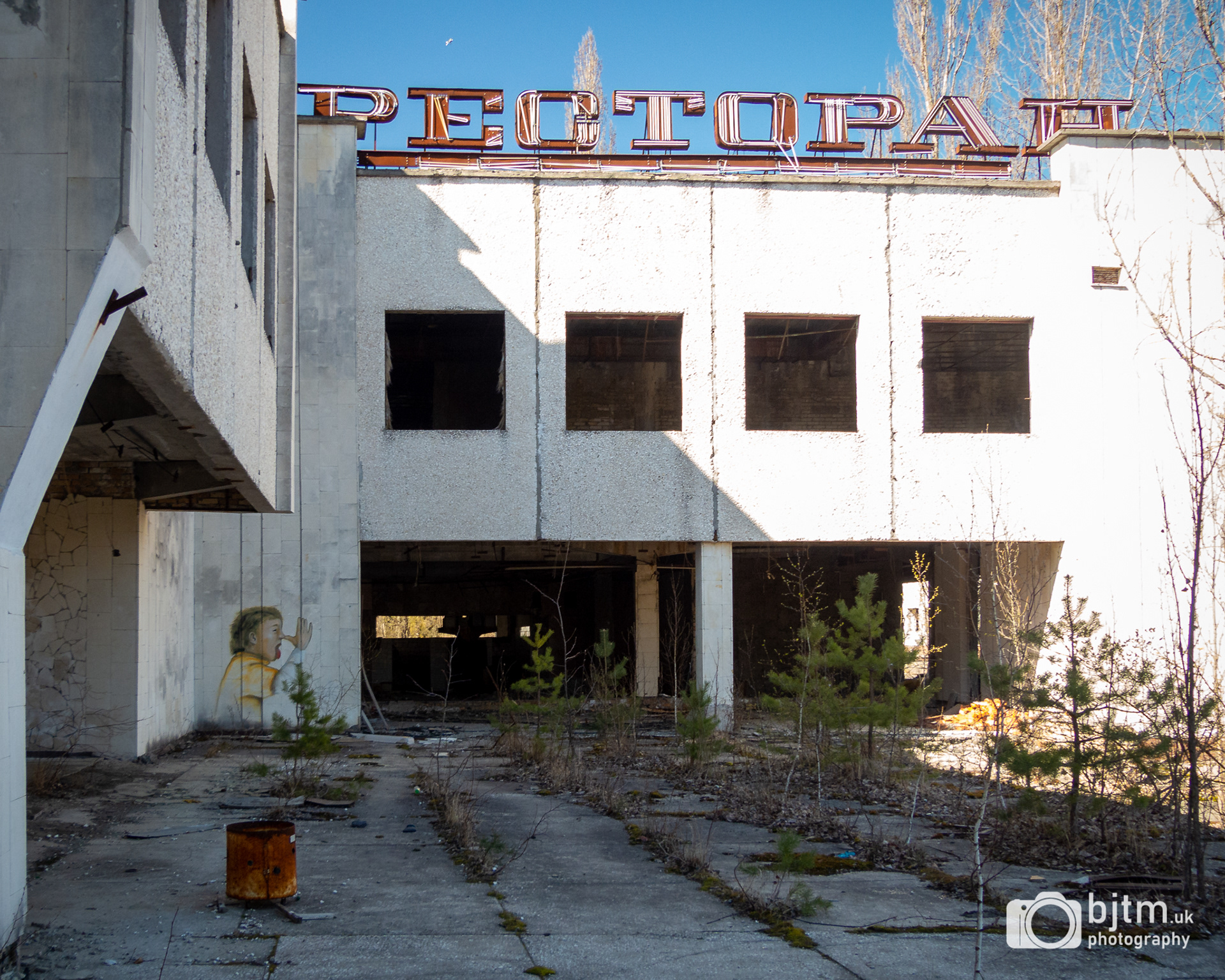 Restaurant and graffiti
