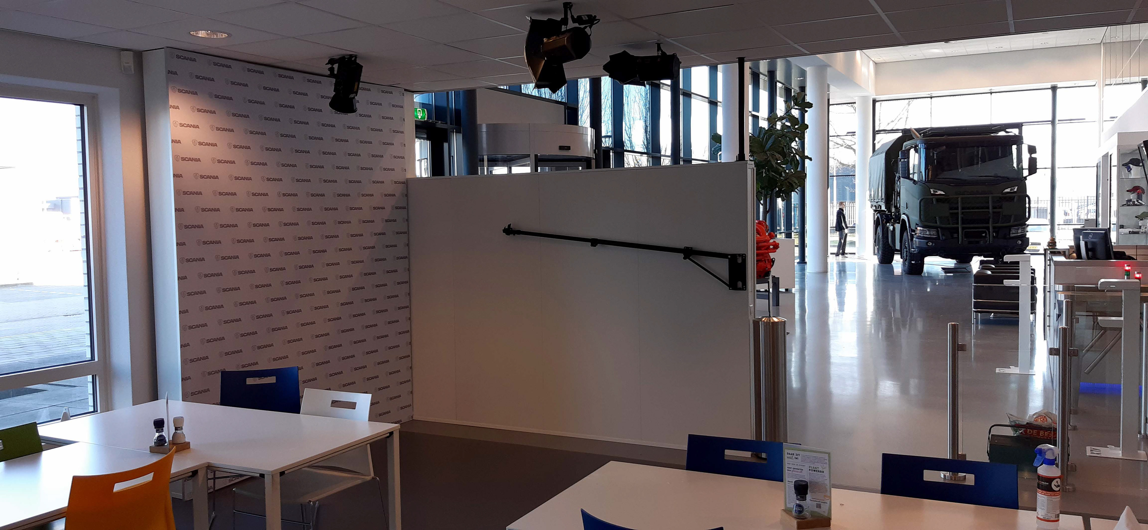 pasfotohoek Scania ,kamera en training personeel.