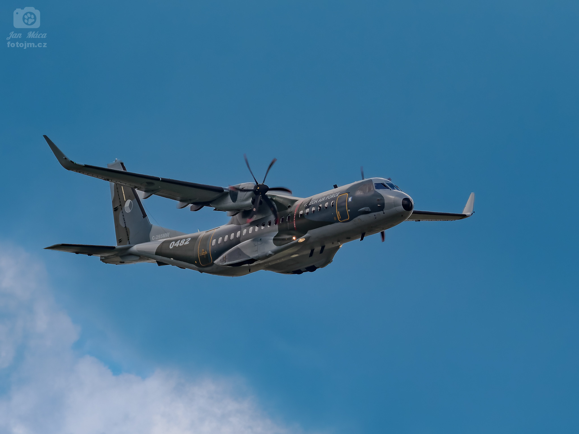 CASA C-295