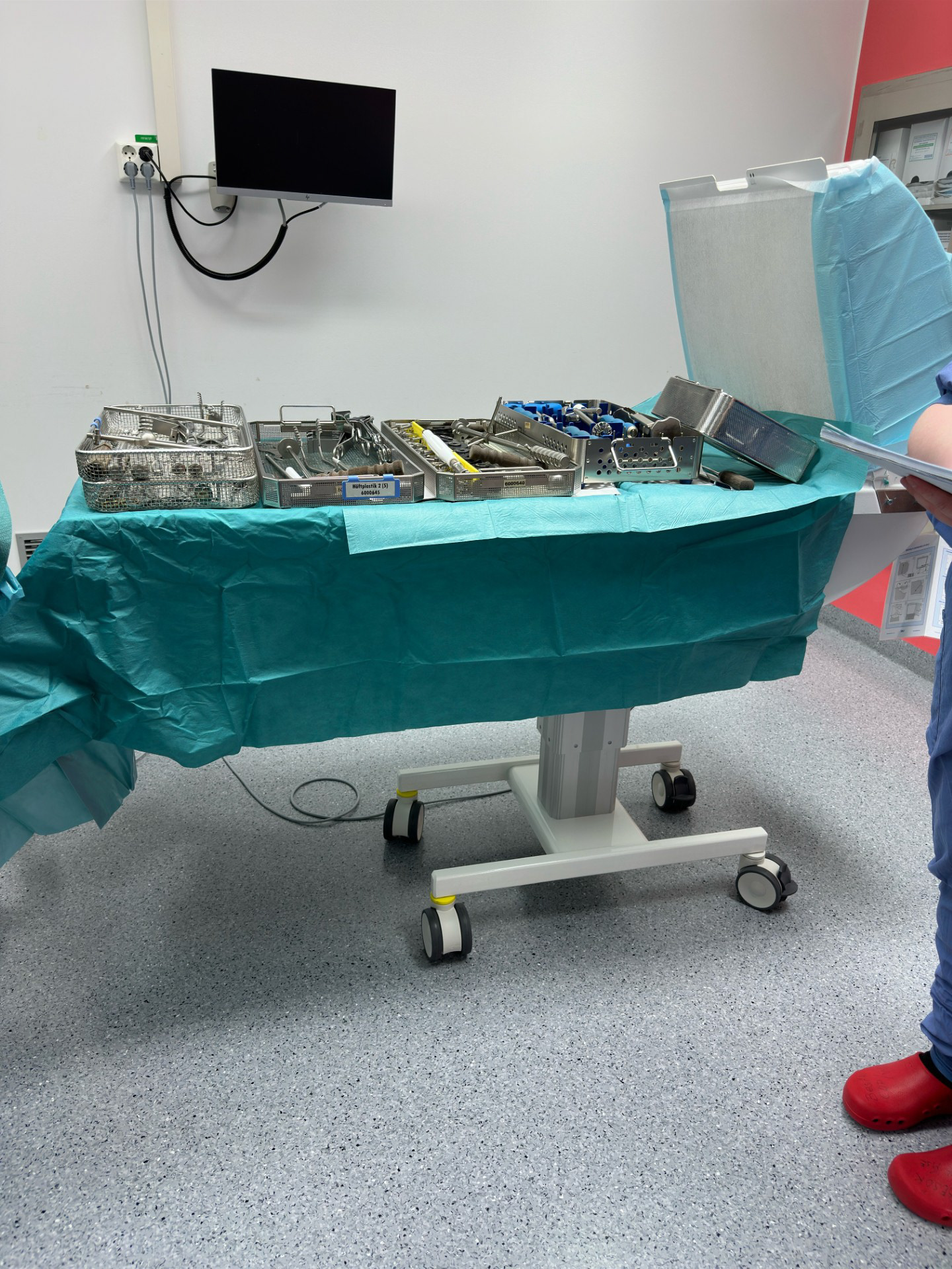 An operation room table with lots of surgical tools on