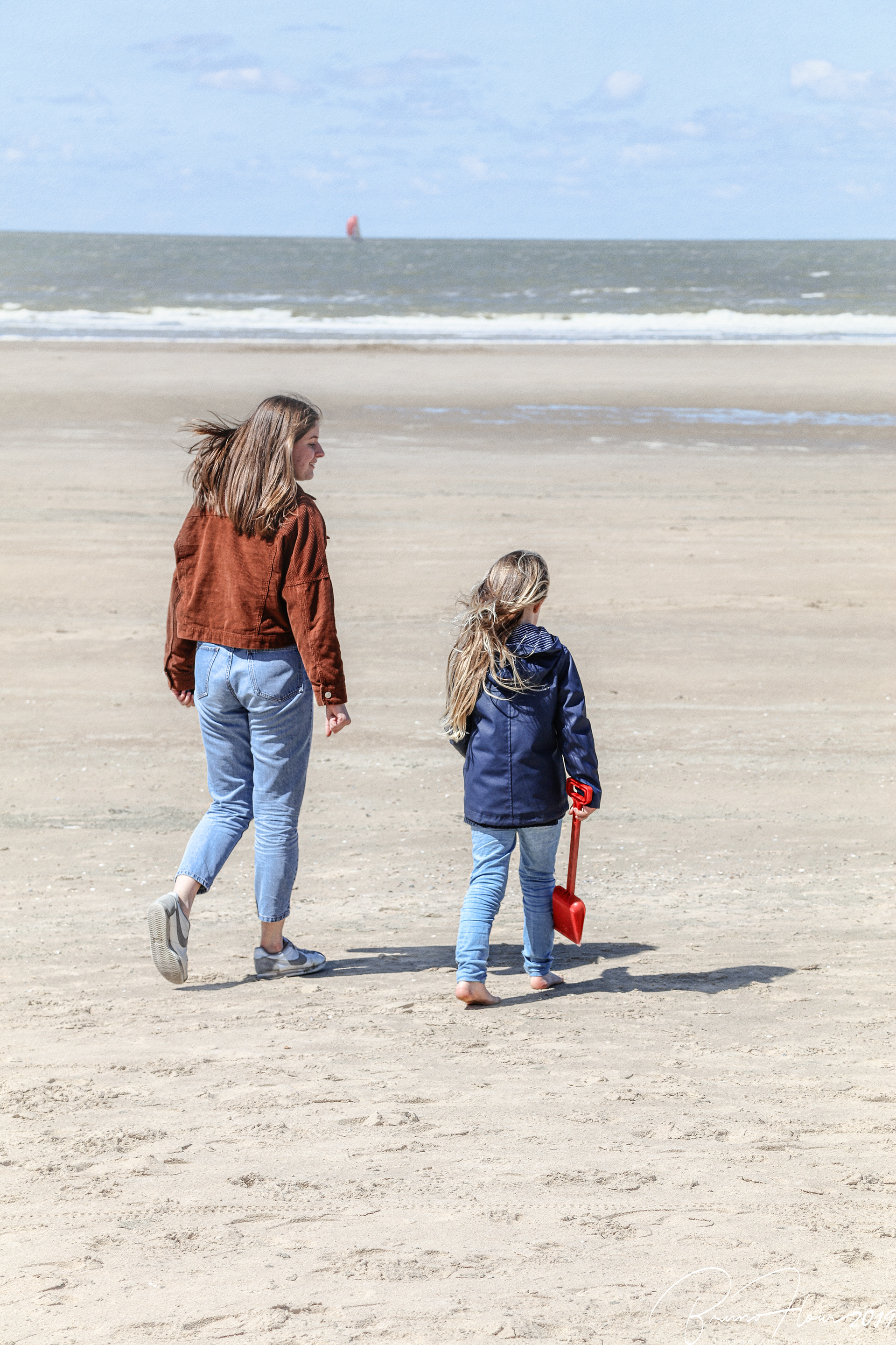 🇧🇪 Two girls on the beach