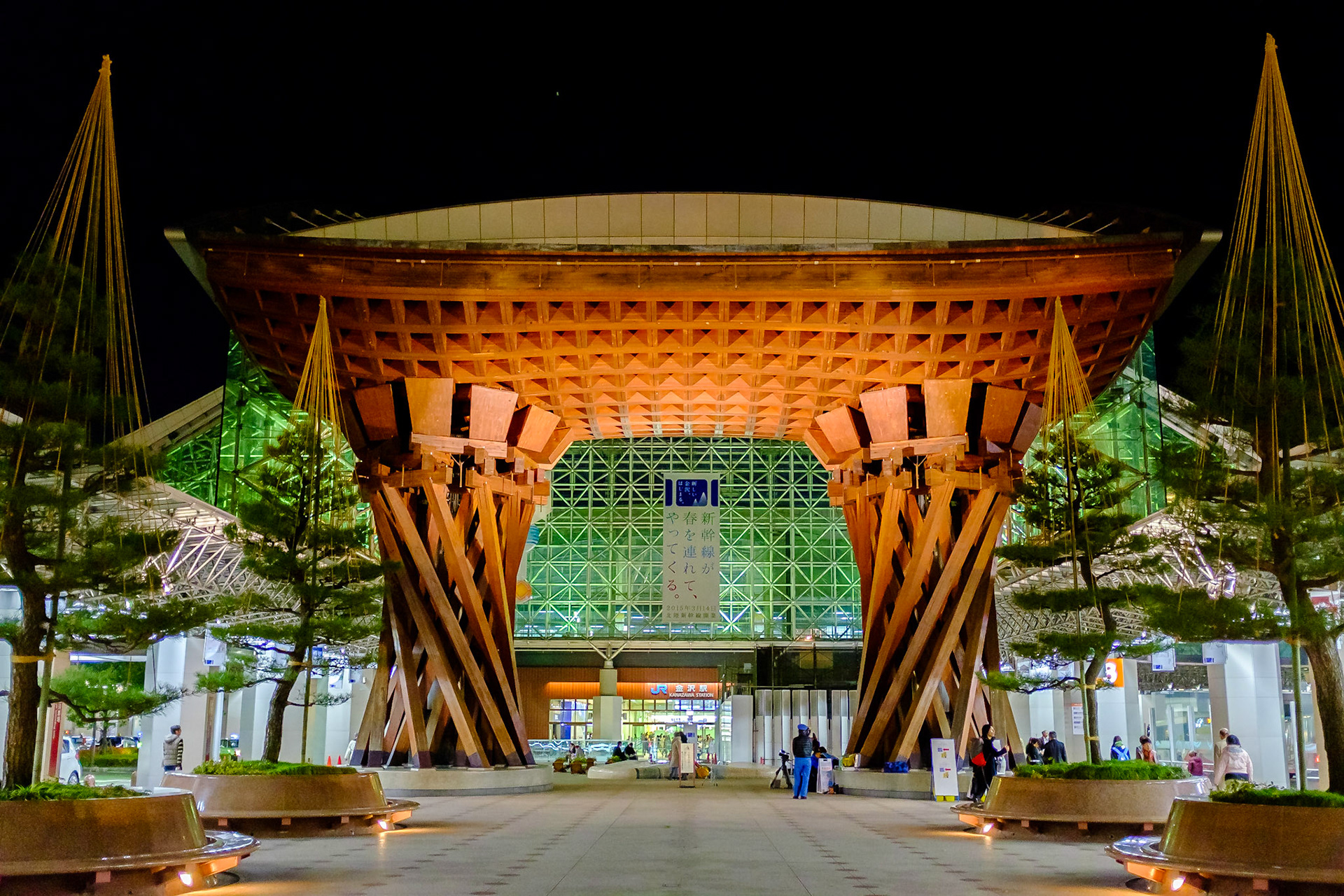 Torii moderne de la gare de Kanazawa