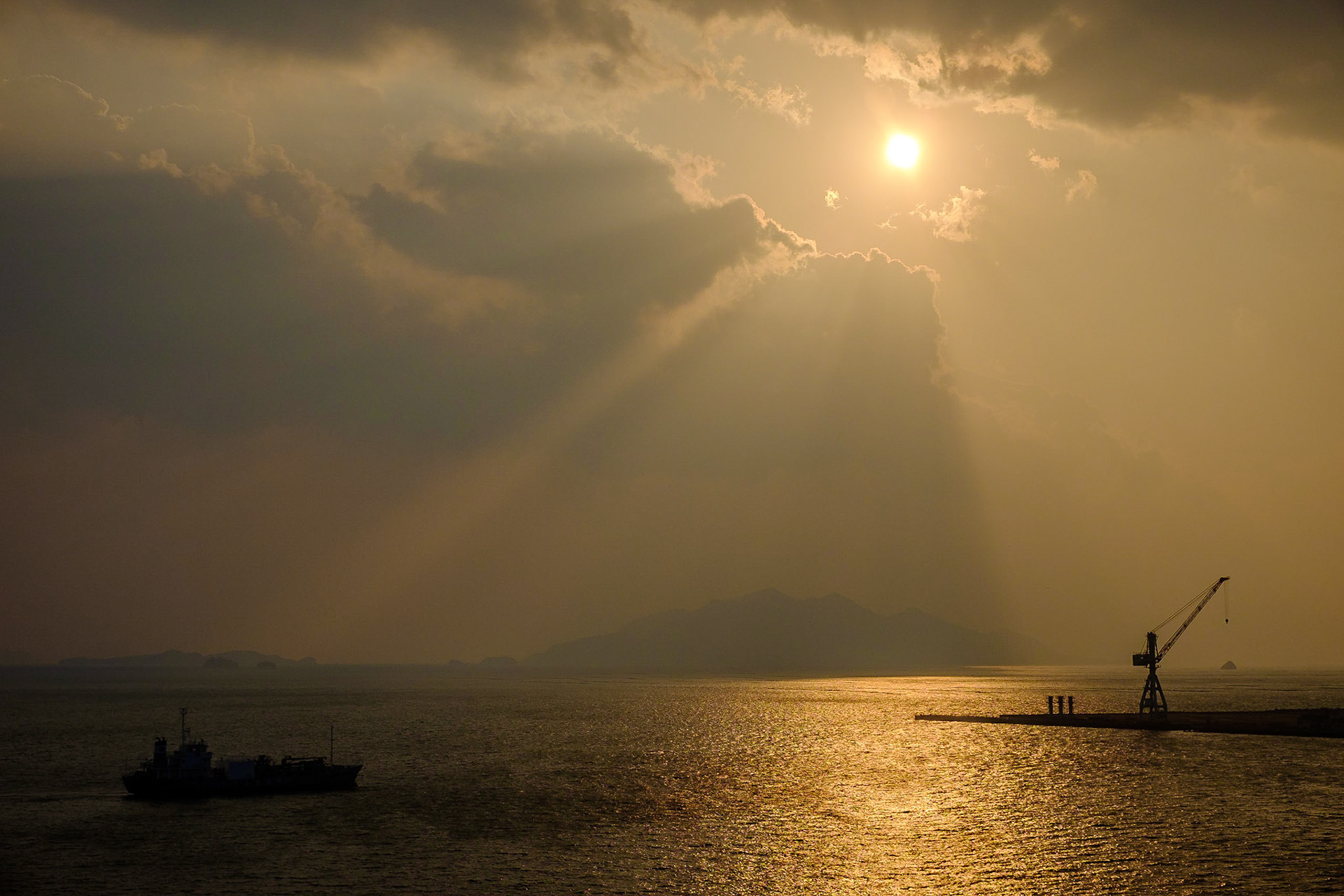 L'île de Miyajima vue depuis l'usine d'incinération de Naka (Hiroshima)