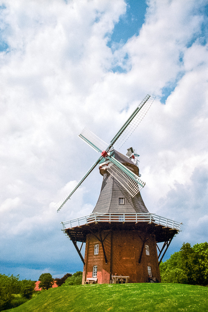 Greetsiel, Ostfriesland - Canon A-1, 28mm/f2.8, Lomography CN 400