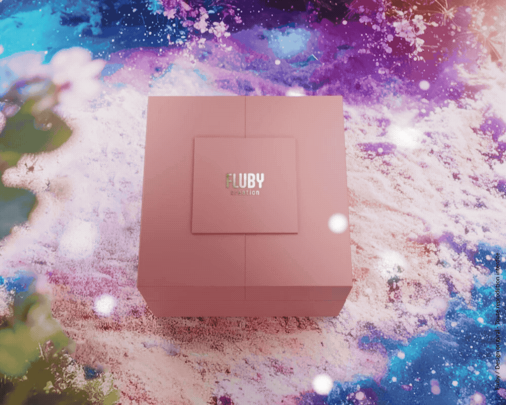 GIF animé montrant l'ouverture d'un coffret de luxe rose Fluby Creation, révélant une gemme précieuse, sur un fond de galaxie scintillante.