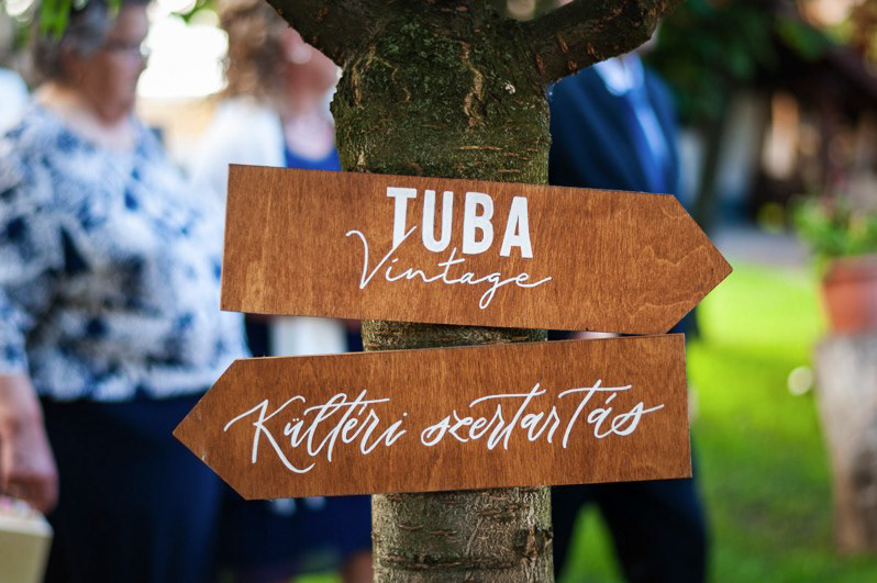 Esküvői fotózás a Tuba Tanyán, Vintage esküvő Nagyhegyes, Kreatív fotózás az Alföldön.