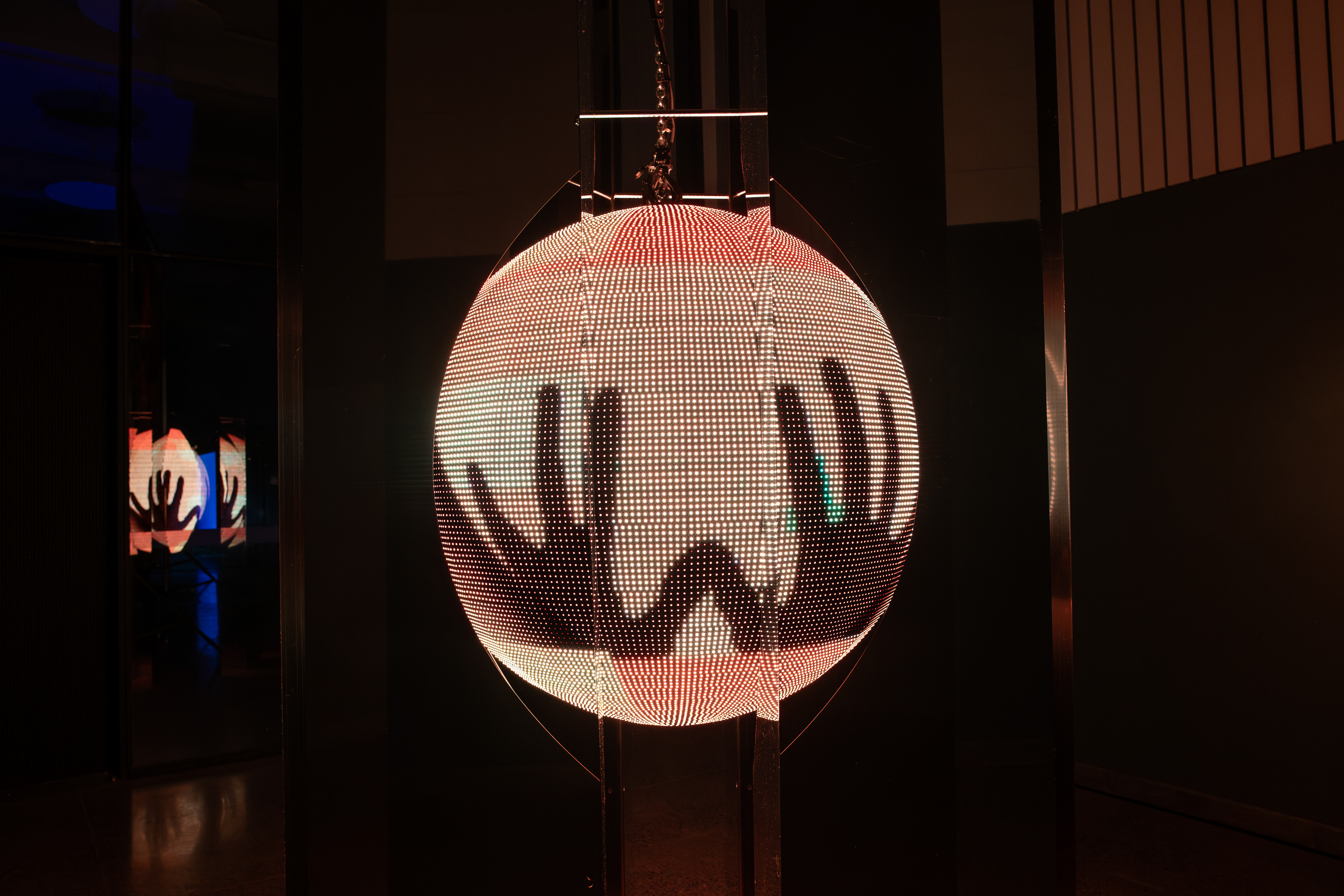 Punto de Fuga III: La singularidad o La densidad infinita de las imágenes (2025) - Francisco Belarmino