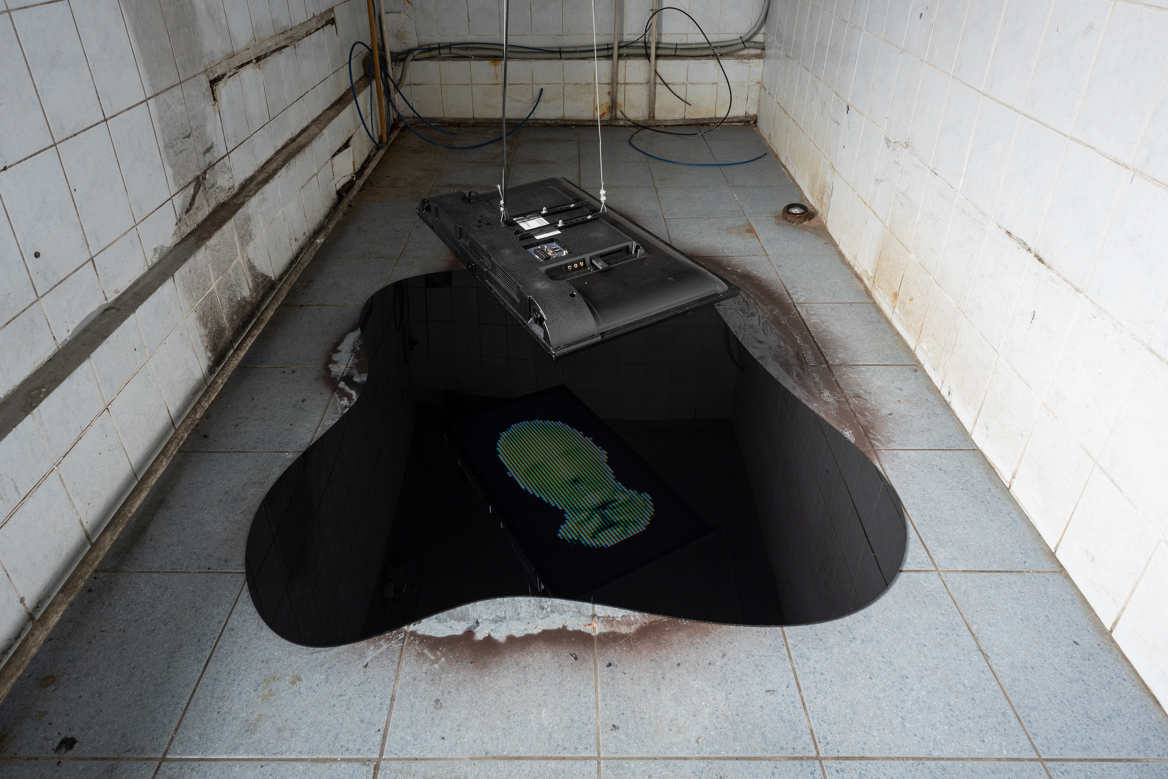 Narciso, Instalación en INTHECLOSET Gallery, Vilnus, Lituania