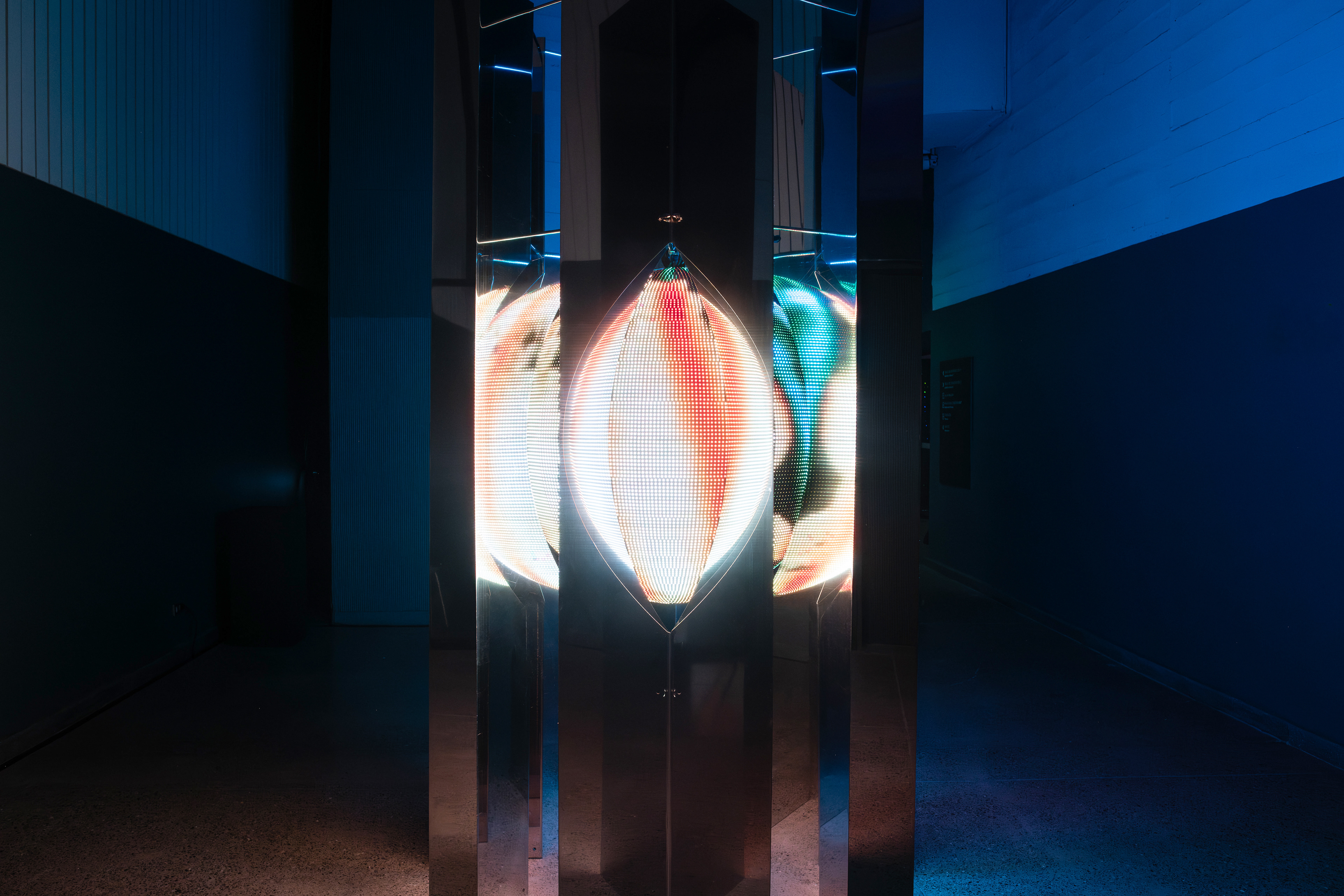 Punto de Fuga III: La singularidad o La densidad infinita de las imágenes (2025) - Francisco Belarmino