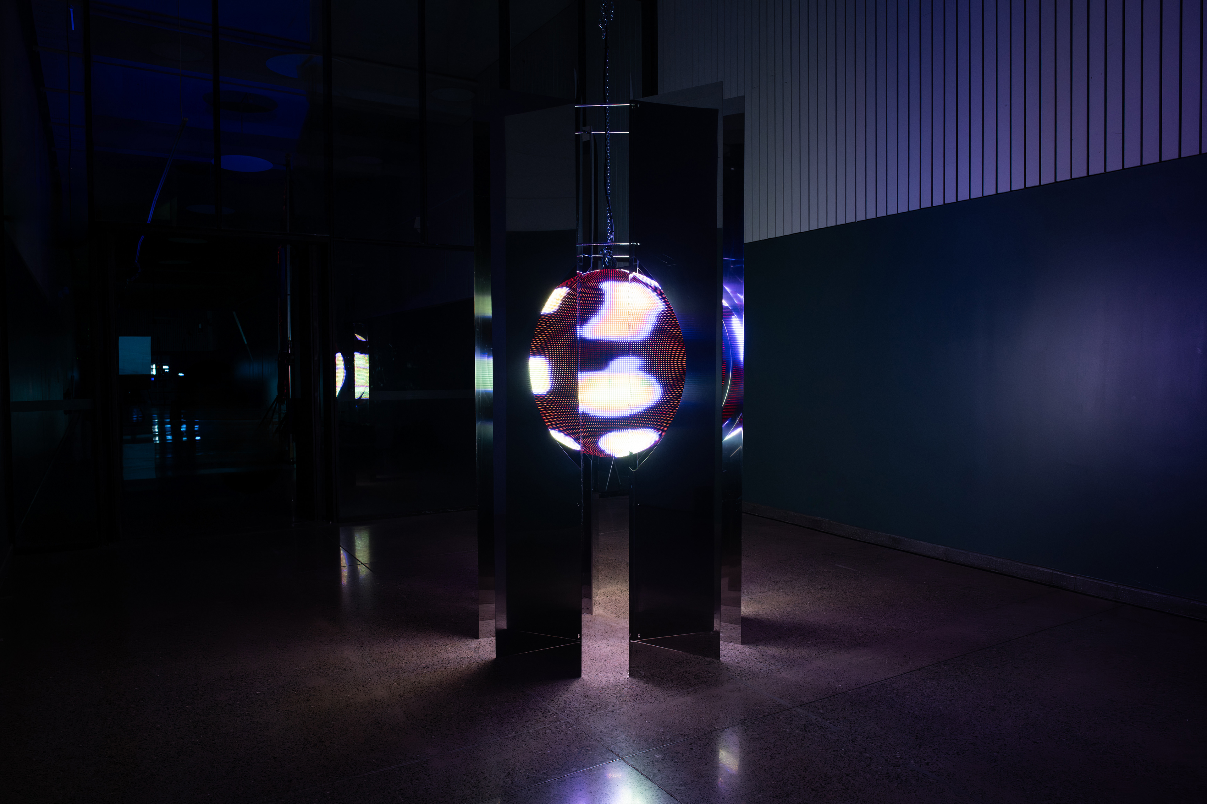 Punto de Fuga III: La singularidad o La densidad infinita de las imágenes (2025) - Francisco Belarmino