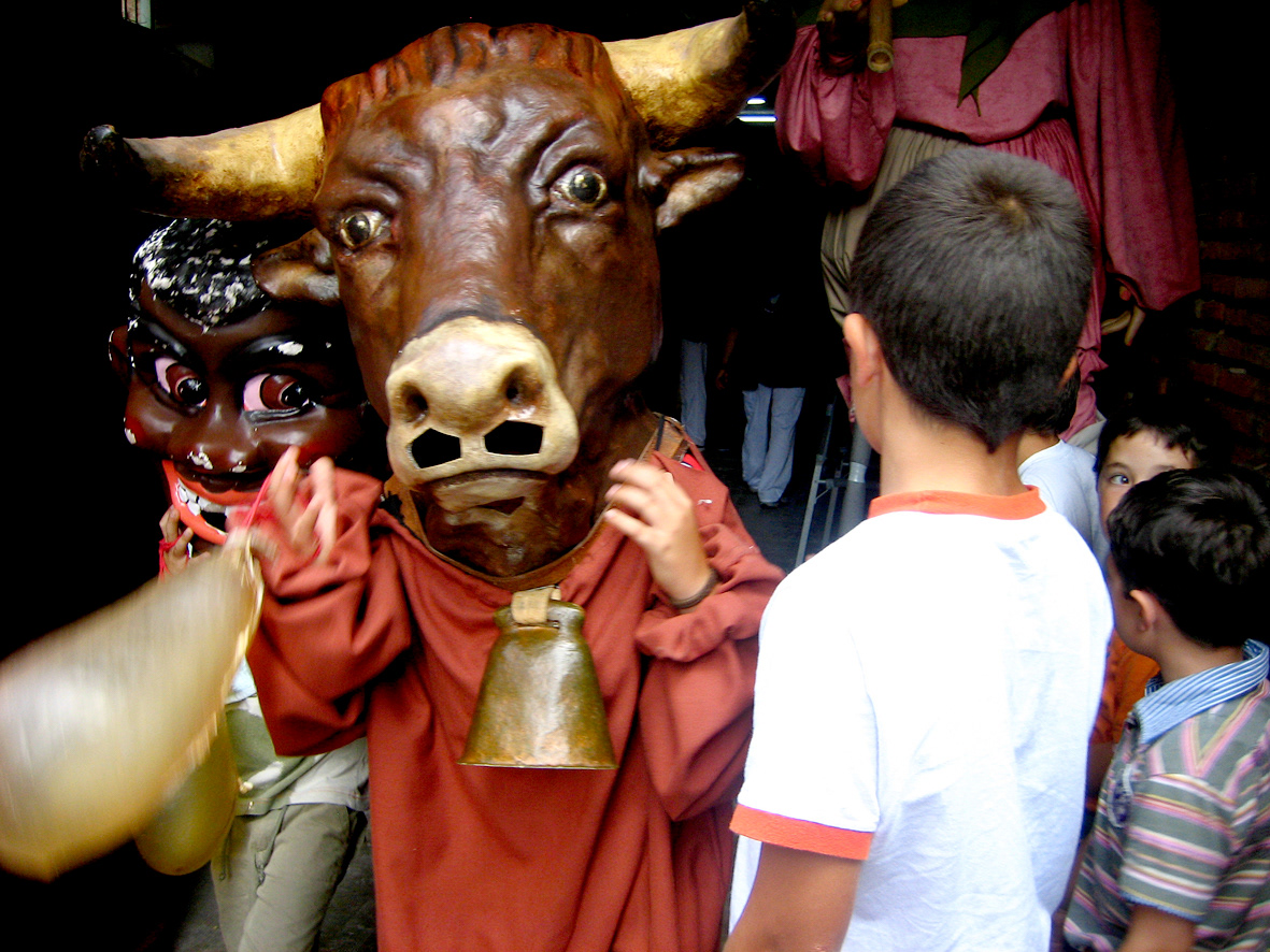 GIGANTES Y CABEZUDOS