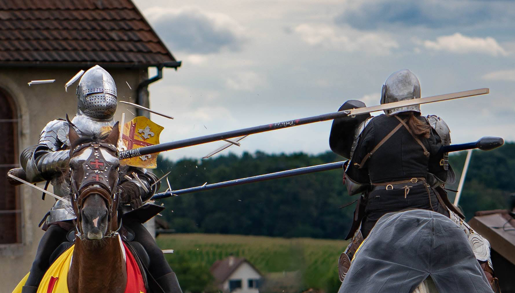 Les lances se percutent fort ... Aux journées médiévales de Brebotte