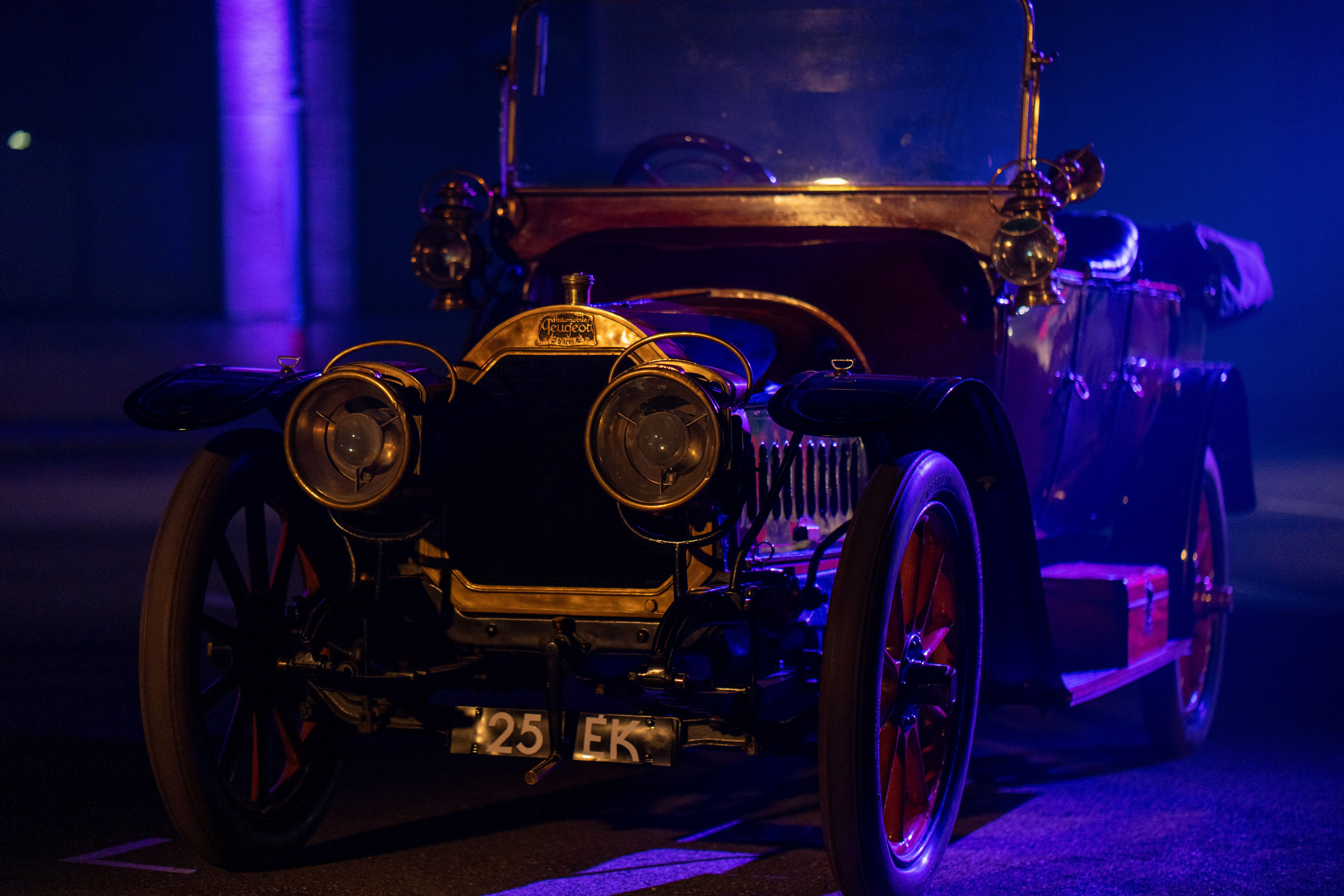 Une Peugeot d'époque au Son & Images de Grandvillars en 2023