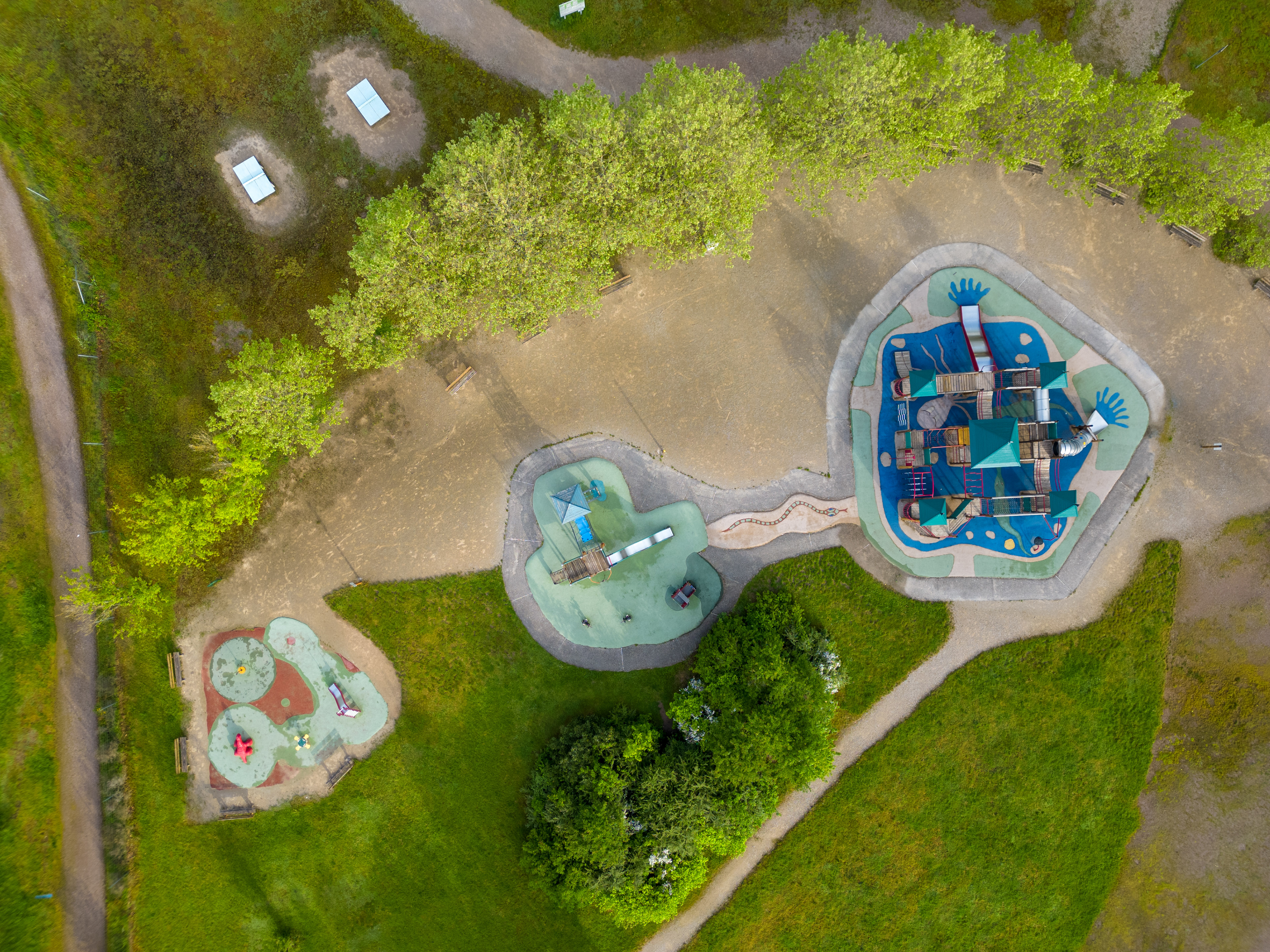 L'aire de jeu de la Base de la Saline, d'un autre point de vue