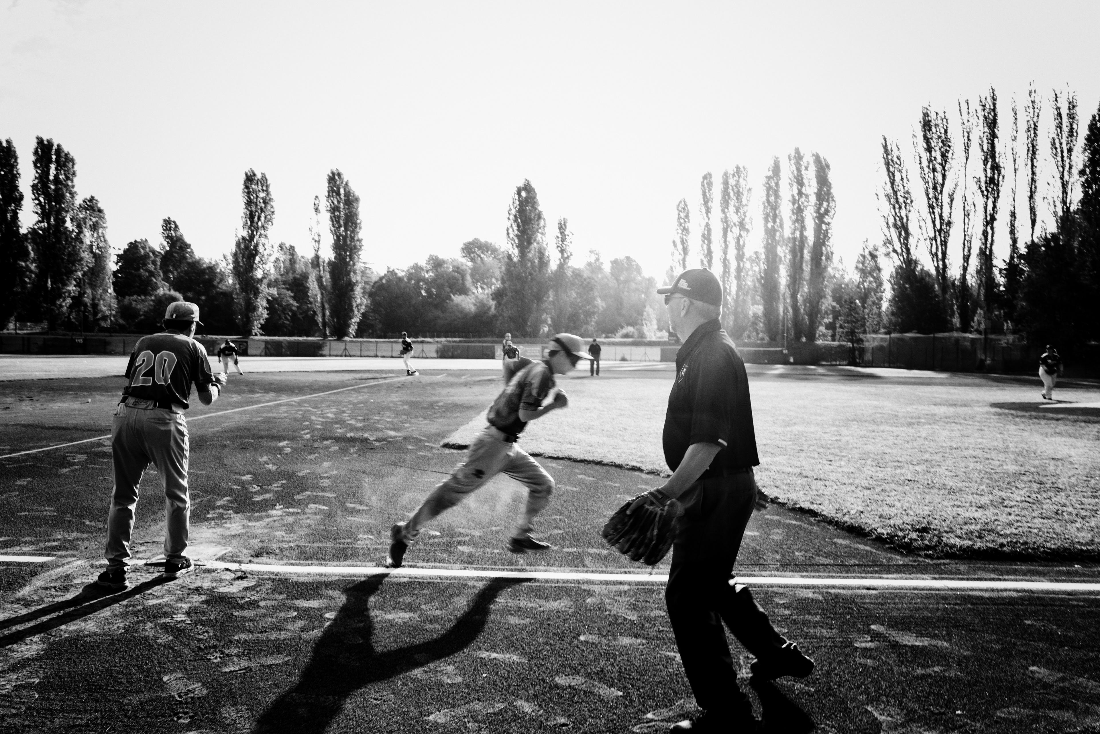Milano Italy, 2023. The aspect that attracts many athletes to this sport is running. It is one of the very few sports if not the only one that allows the blind athlete to sprint for long sections of the field without the guidance of a sighted runner. When the batter executes a valid serve he starts running, the only two sighted people in the team located at the bases start clapping their hands to give direction to the runner, the closer he gets the more the clapping intensifies to notify the player of the distance from the base.