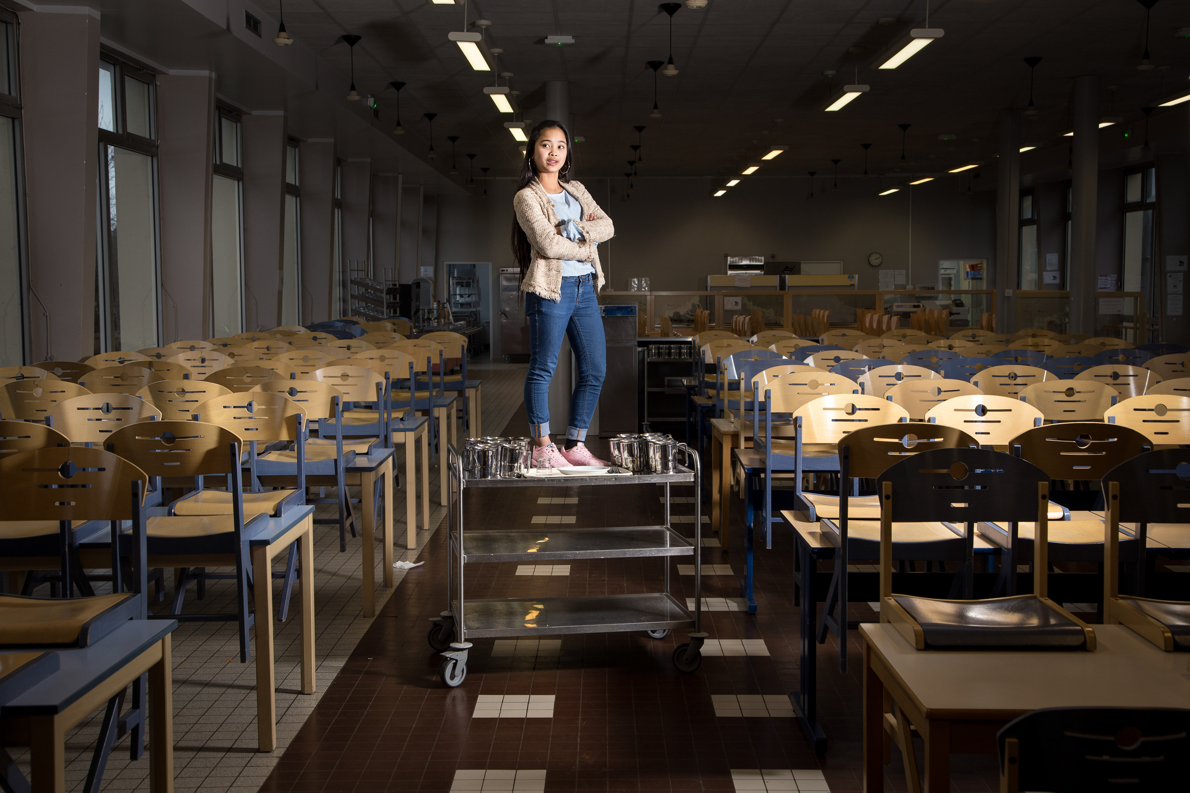 Mettre les pieds dans le plat.