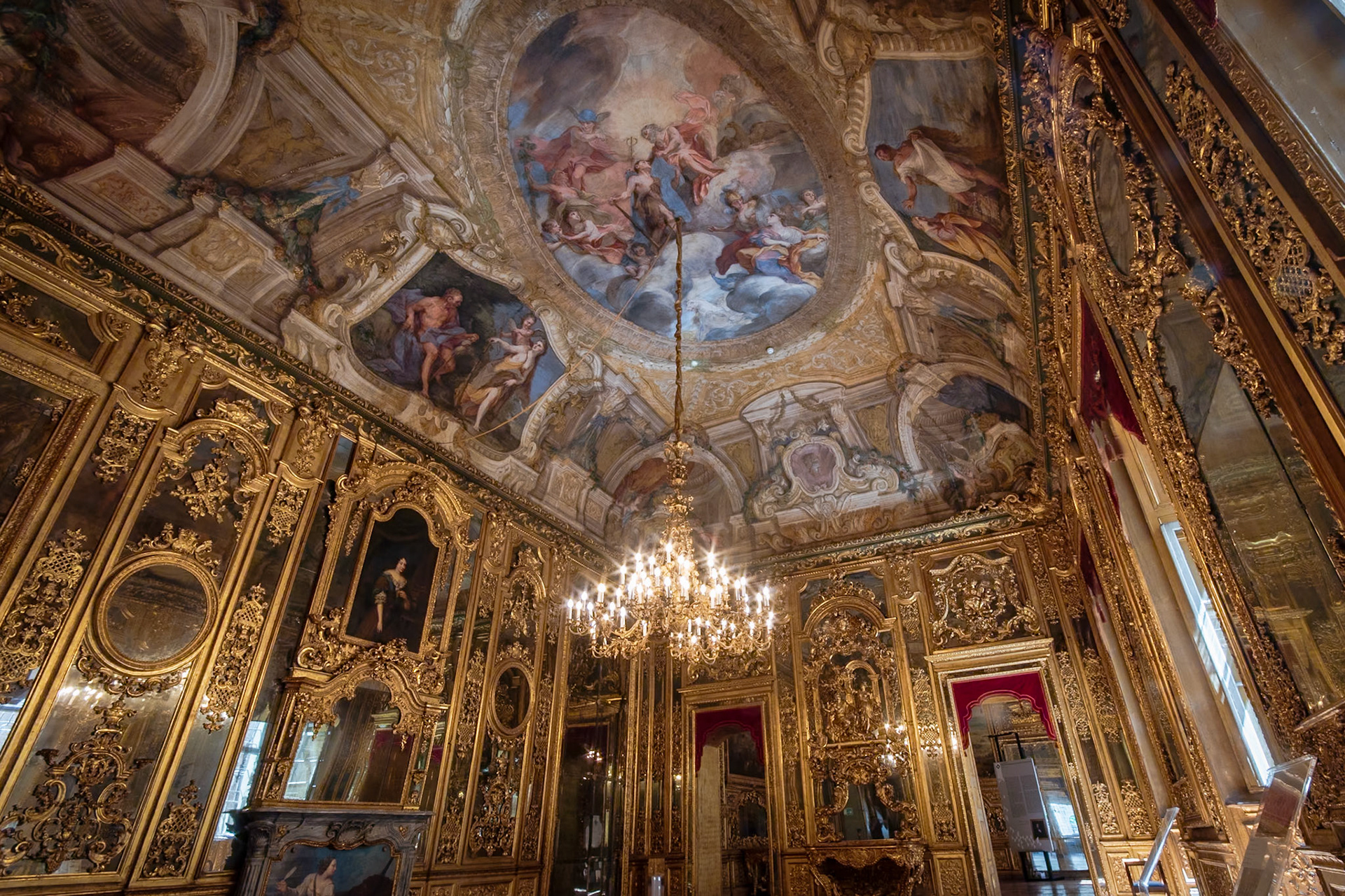 I Saloni dell'appartamento ducale in tardo Barocco.