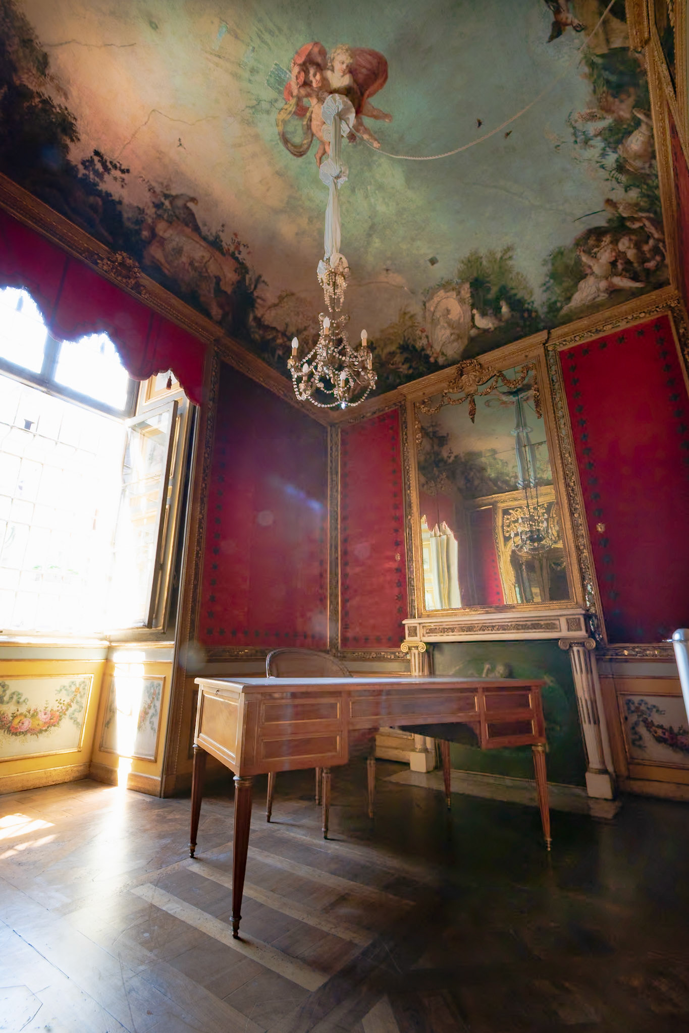 Vi nacque Vittorio Emanuele II e poi fu studio di Cavour.