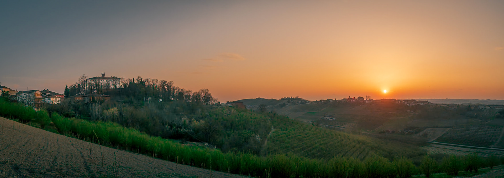 Govone e le sue colline al tramonto.