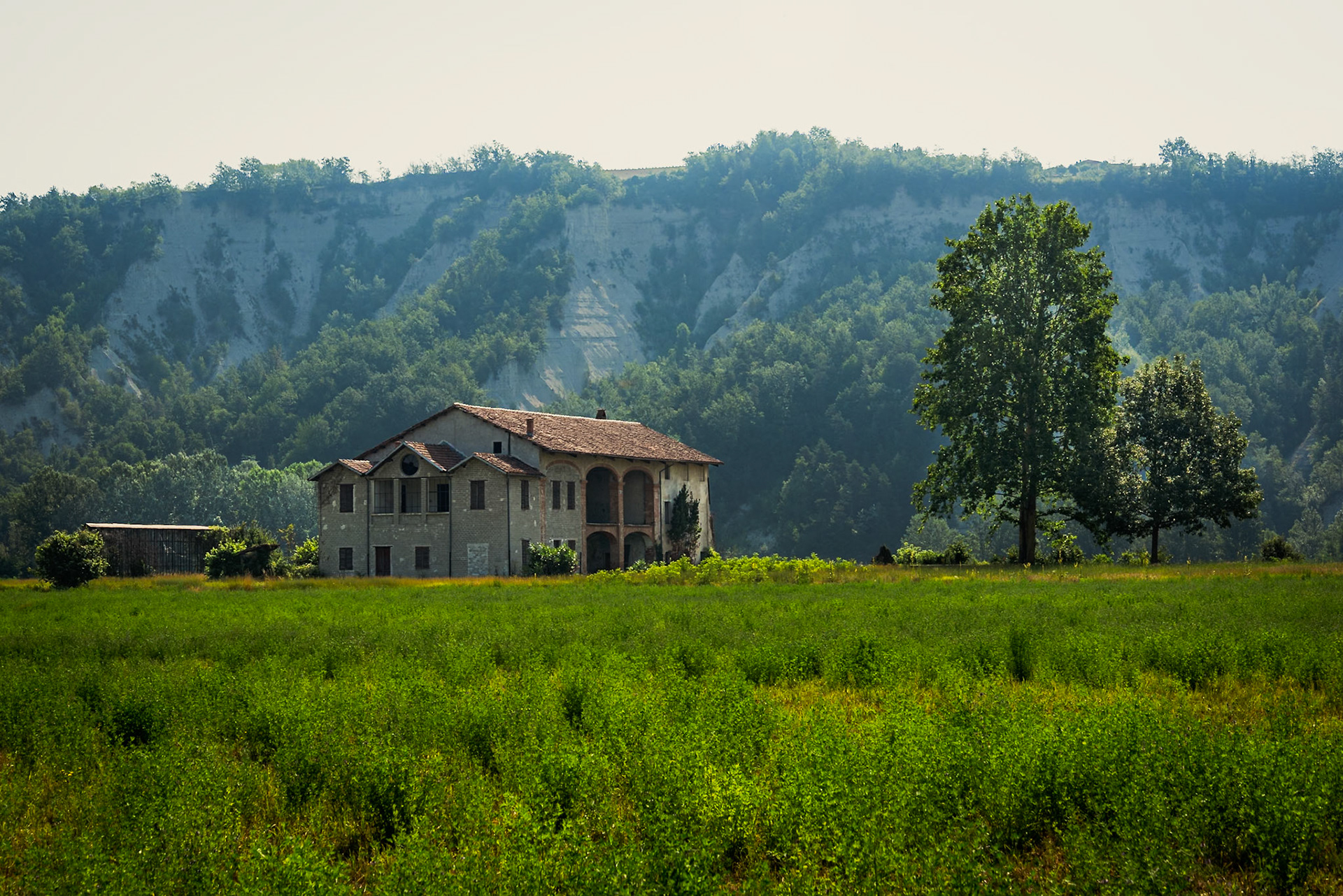 Il territorio dei Calanchi di Clavesana.