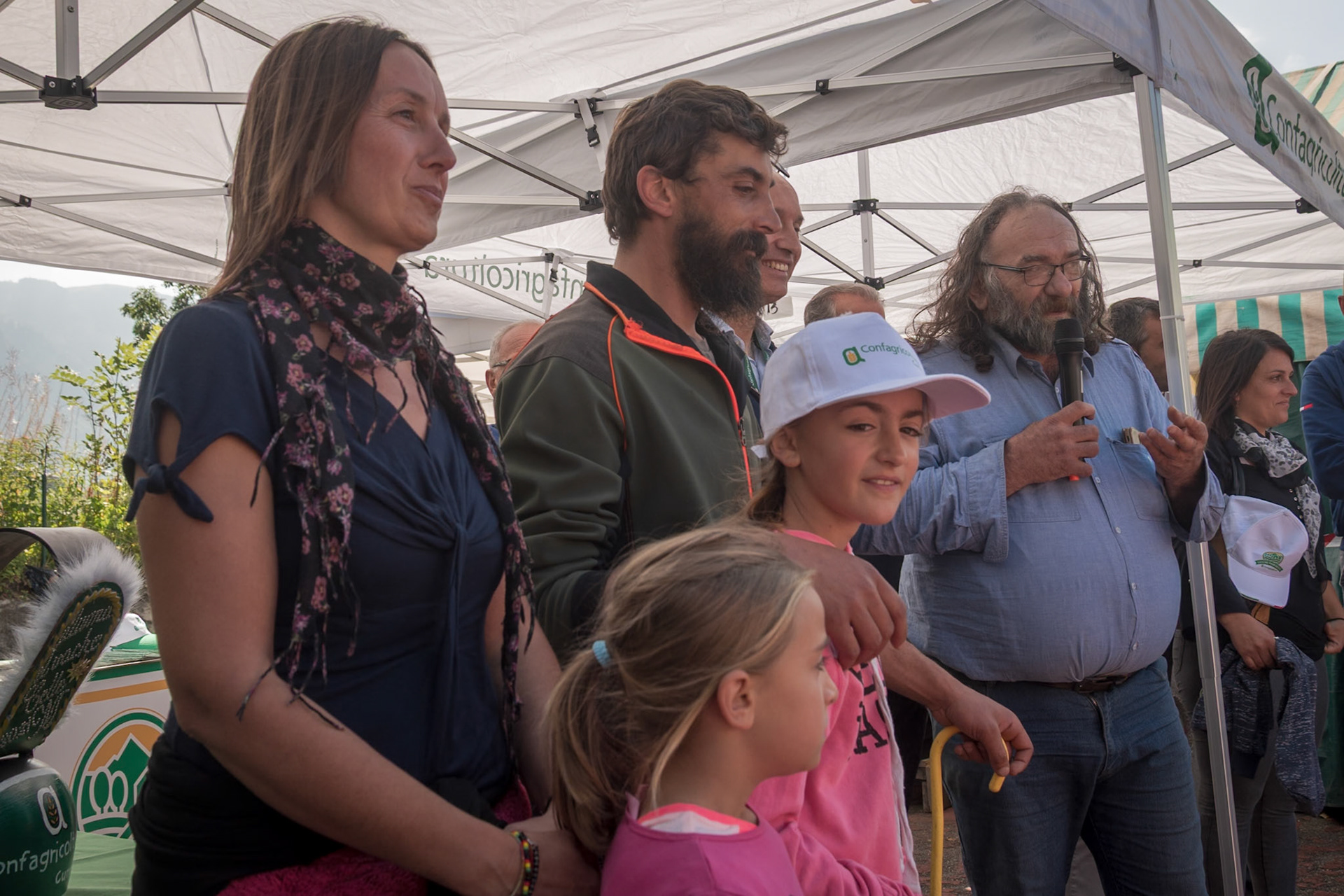 La famiglia che ha tenuto le mandrie in alpeggio l'estate.