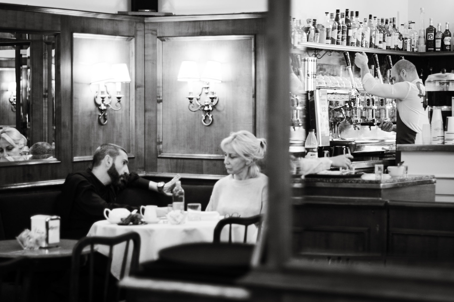 Different roles at the Cafè