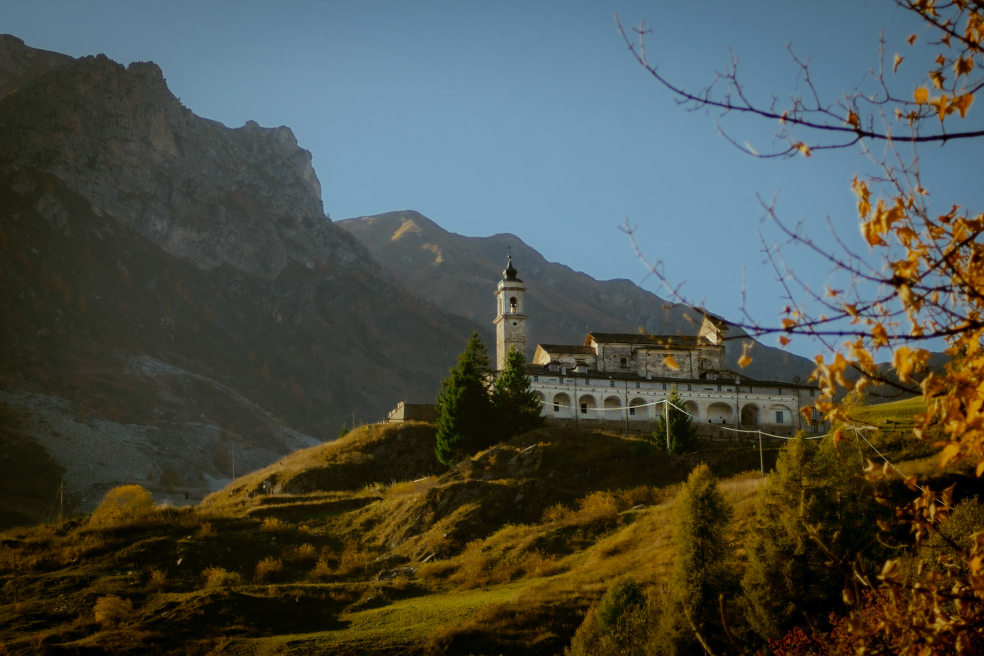 The San Magno Sanctuary. The legendary cloister, shelter of the pilgrims since early middle ages
