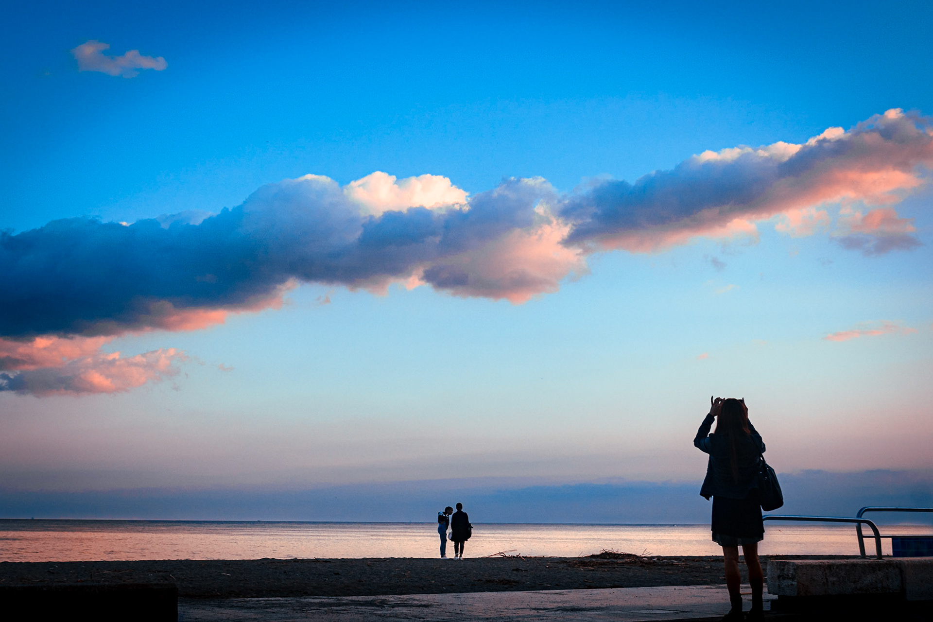 Who photographs who
