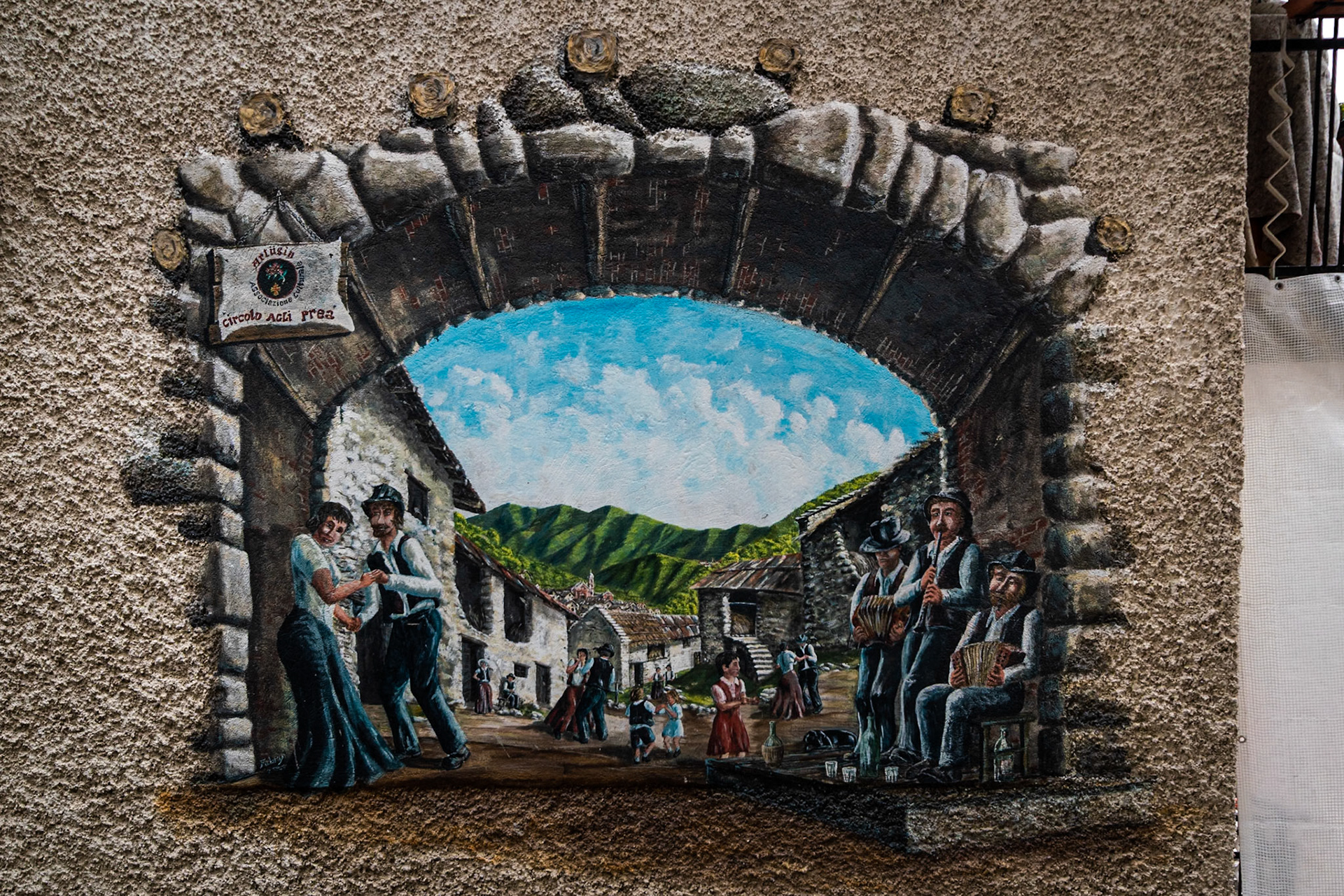 Il villaggio di Prea famoso per i suoi murales.