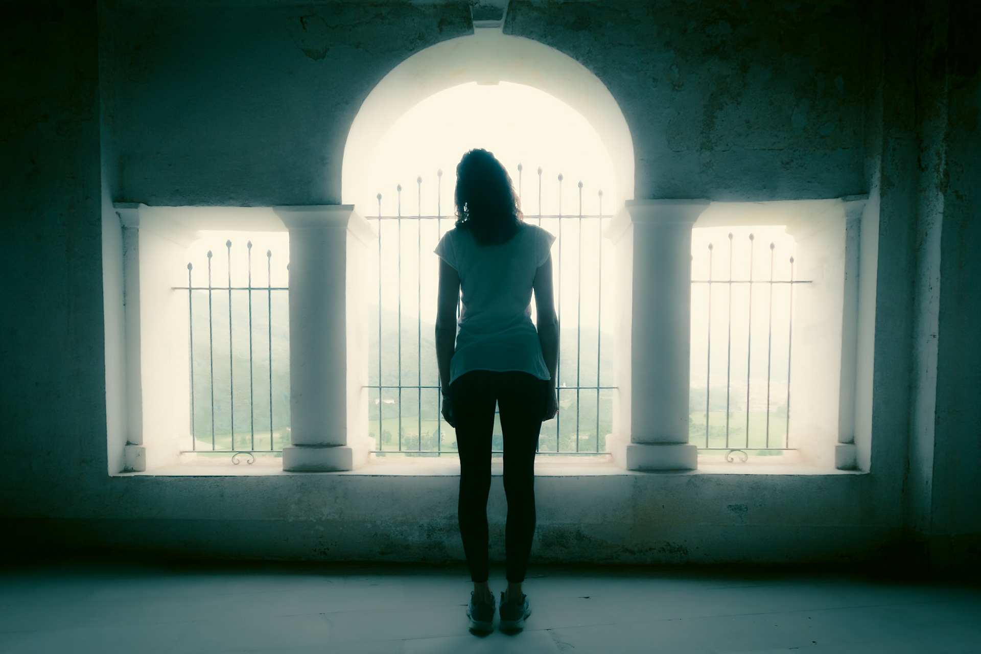 Nel Santuario di Santa Lucia, scavato nella roccia.