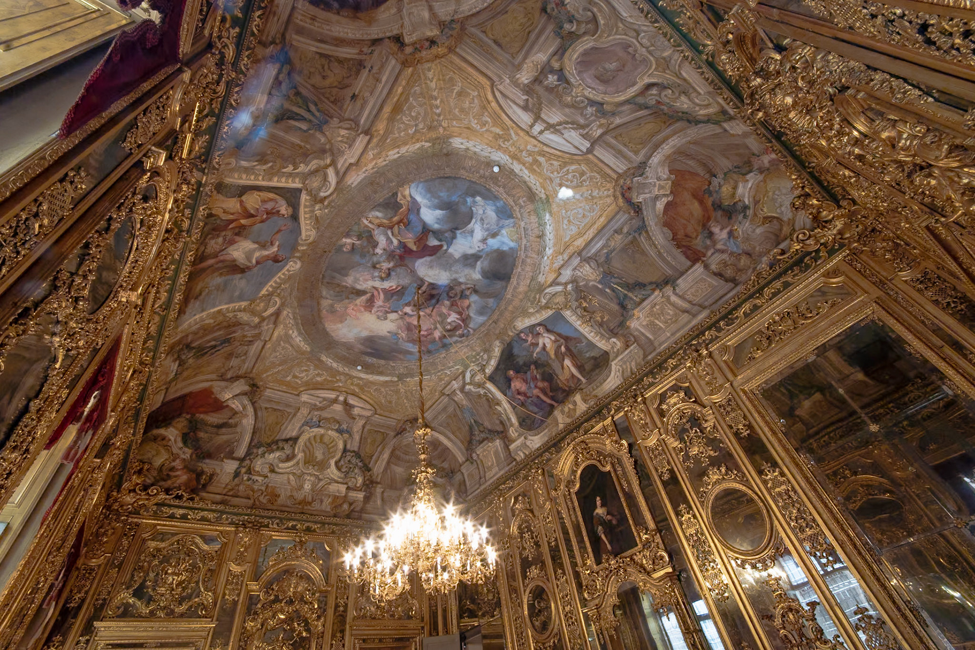 I Saloni dell'appartamento ducale in tardo Barocco.