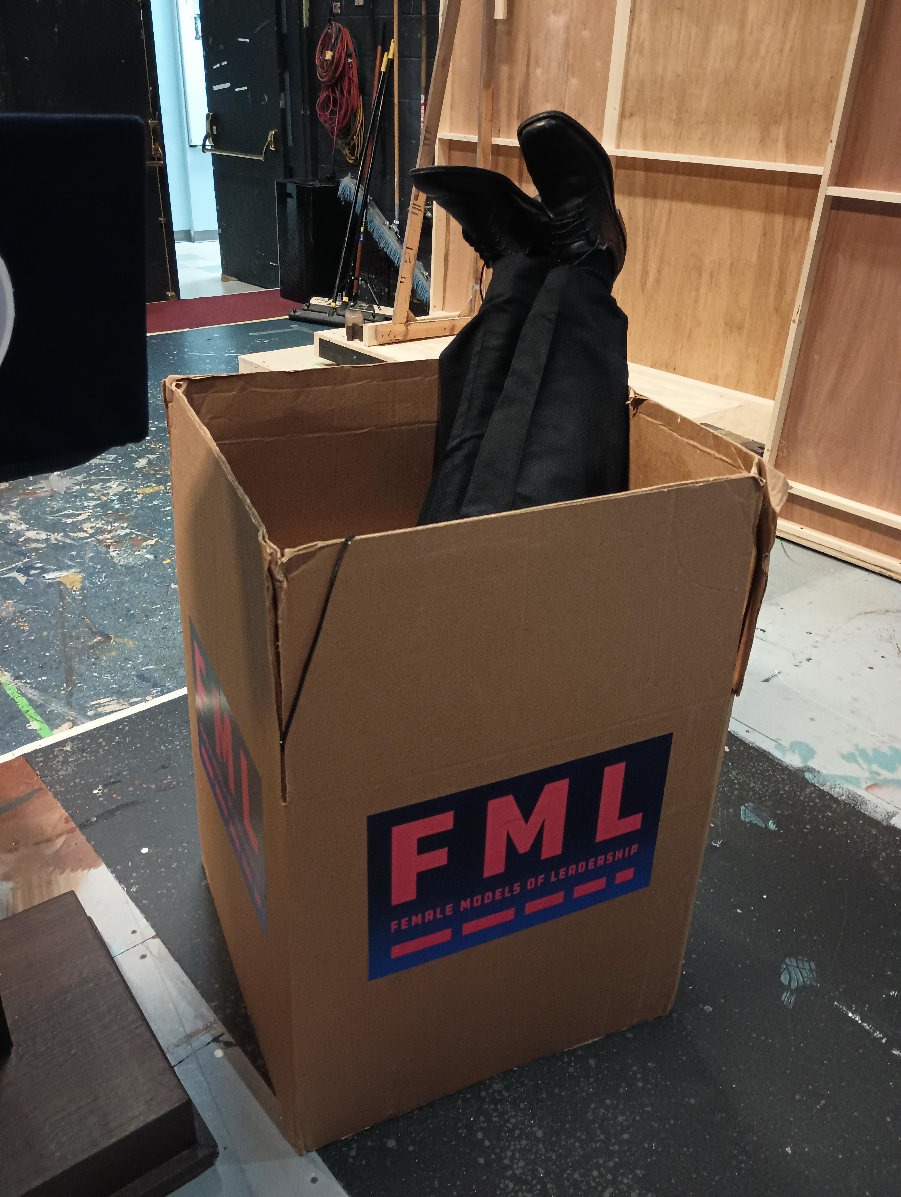 Leg  rigged to move in box with assistance of Hans Paul.