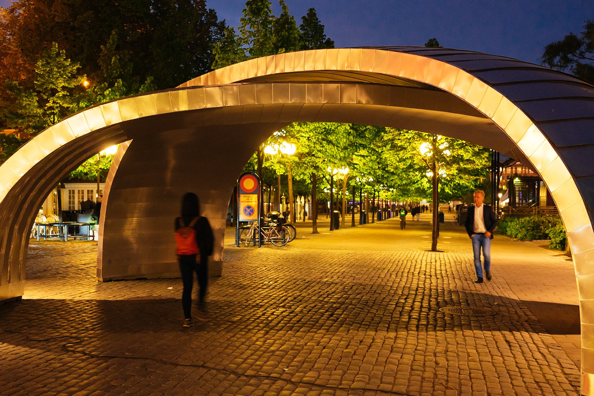 Kungan Parkı'nda yer alan Droppen ismindeki eser, İsveç'in demir ve çelik işleme alanındaki tarihinin anısına inşa edilmiştir.