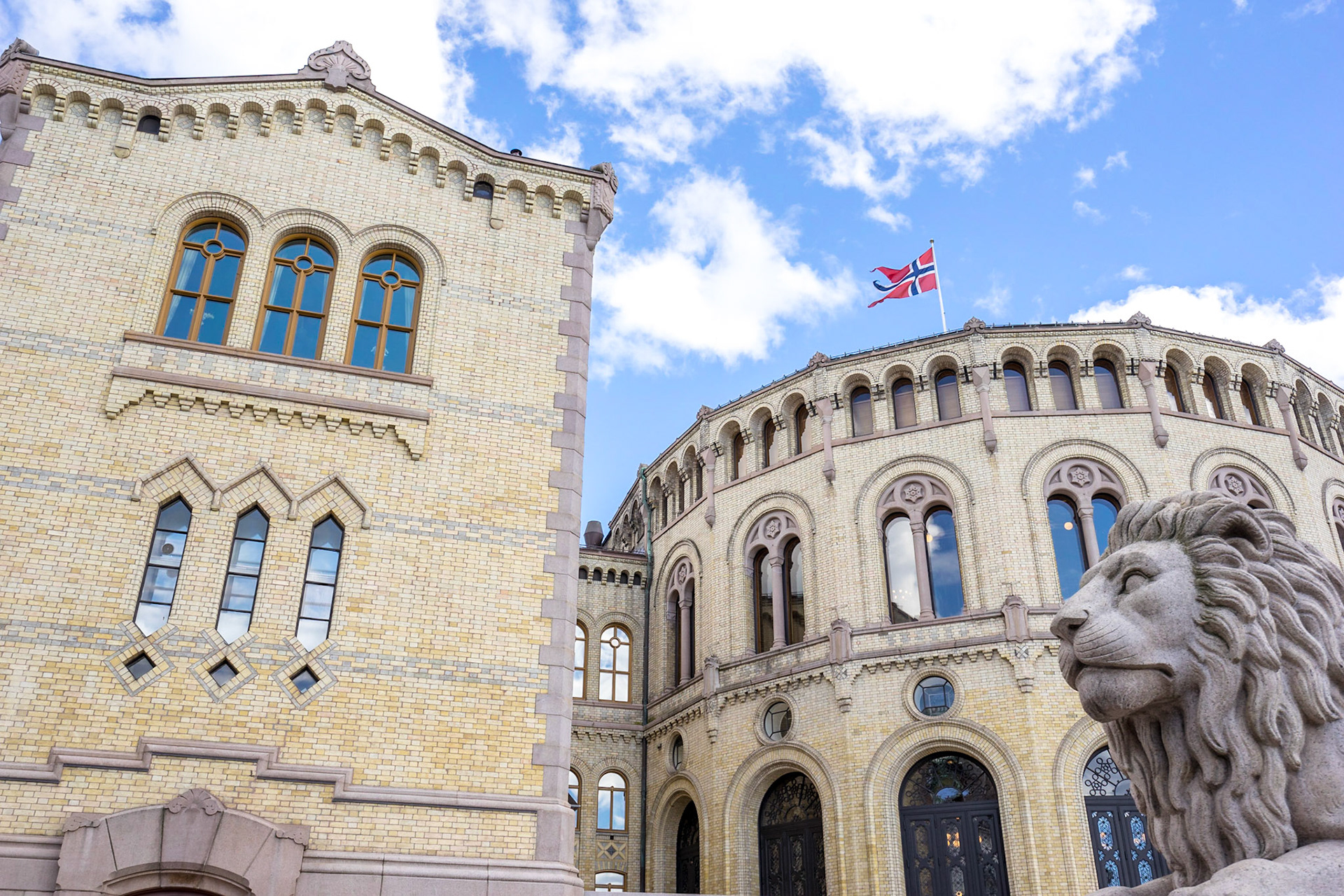 Stortinget olarak bilinen Norveç Parlamento binası, 1866 yılında kullanıma açılmıştır.