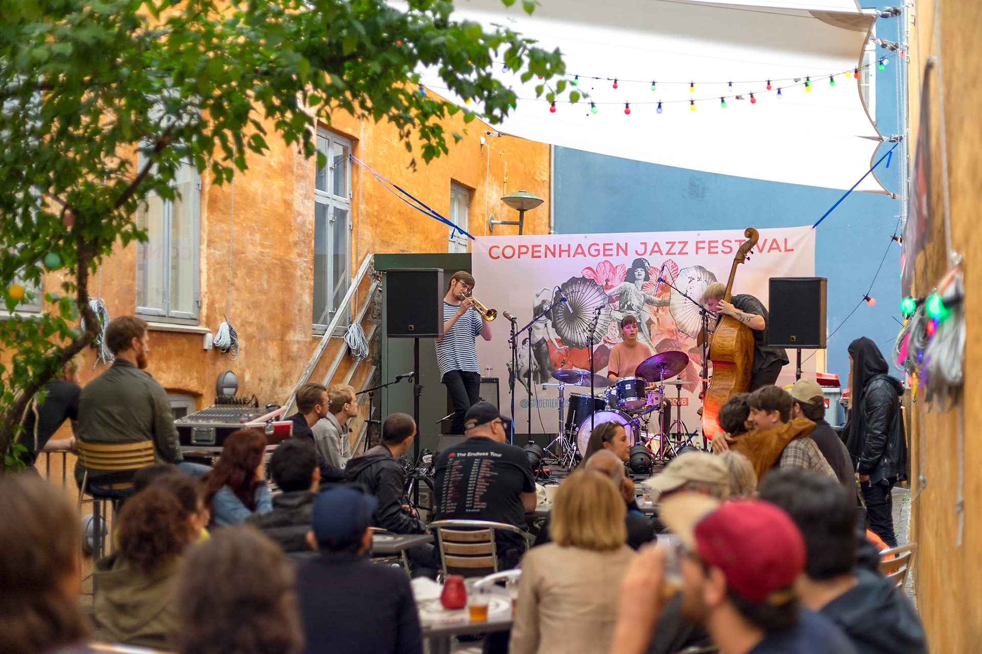 2016 Kopenhag Caz Festivali sırasında, şehrin çeşitli yerlerinde kurulan sokak sahnelerinde caz dinlemek mümkünüdü.
