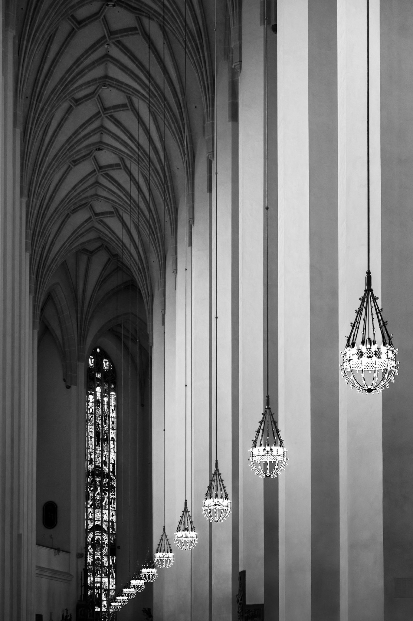 Münih'in simgelerinden birisi olan Frauenkirche katedralinin içi.