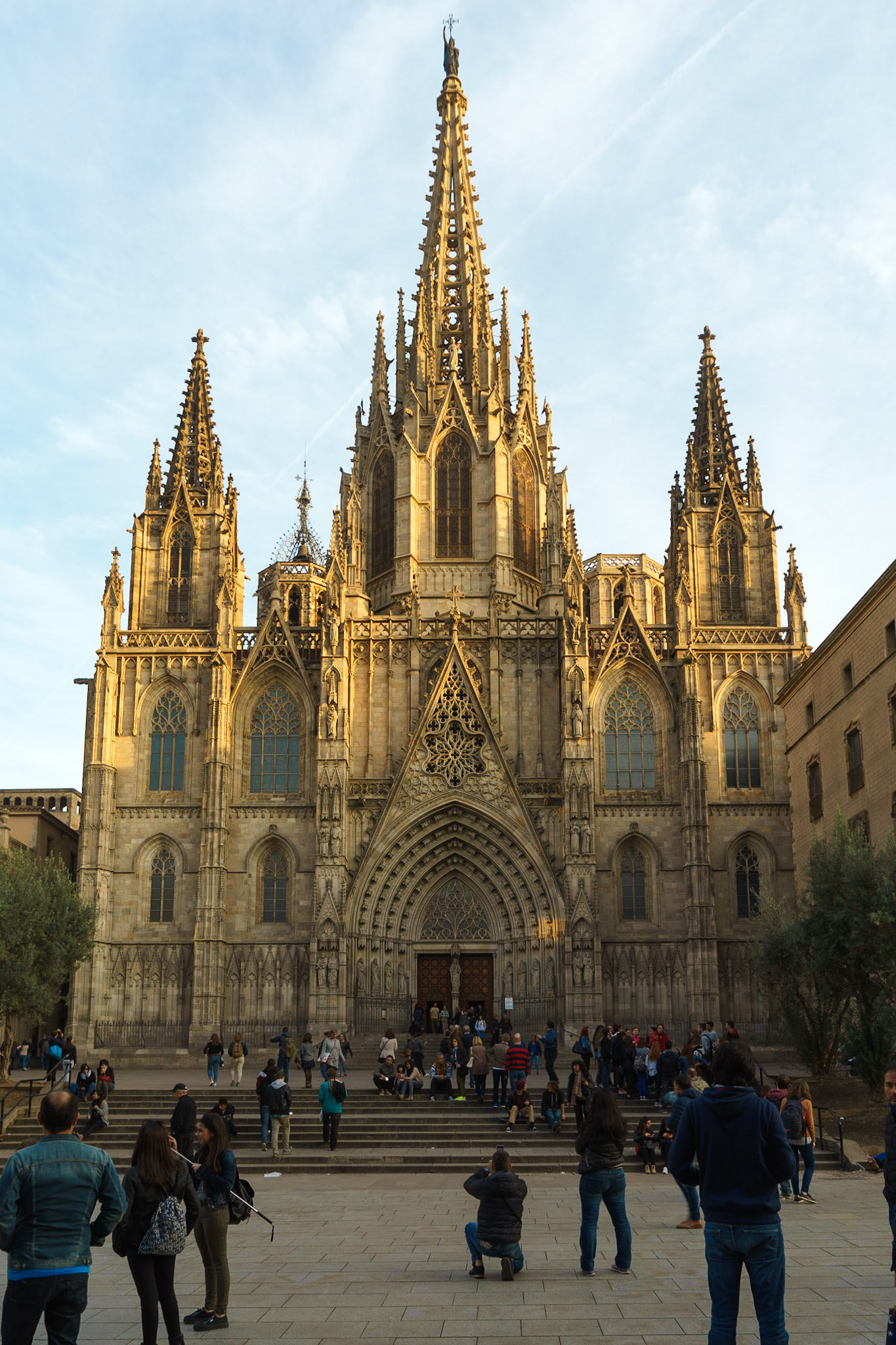 14. yüzyılda inşa edilen ve Barselona'nın Barri Gòtic bölgesinin en belirgin yapısı olan Barselona Katedrali. Tam adı Catedral de la Santa Creu i Santa Eulàlia olan katedral, gotik mimariye sahiptir.