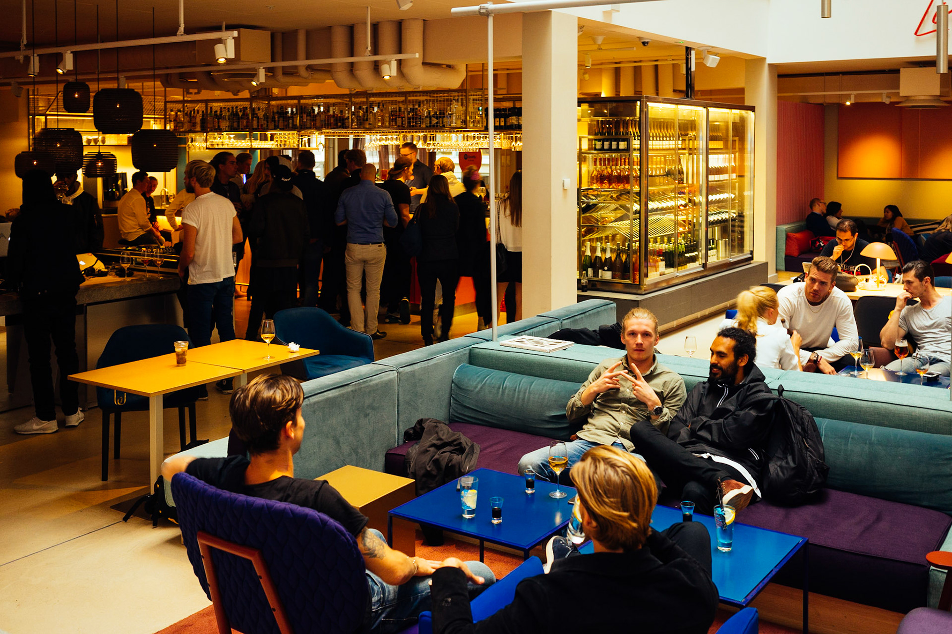 Merkezi bir yerleşime sahip bir otel olan HTL Kungsgatan, aynı zamanda Stokholm'ün en popüler gece mekanları arasında yer alıyor.