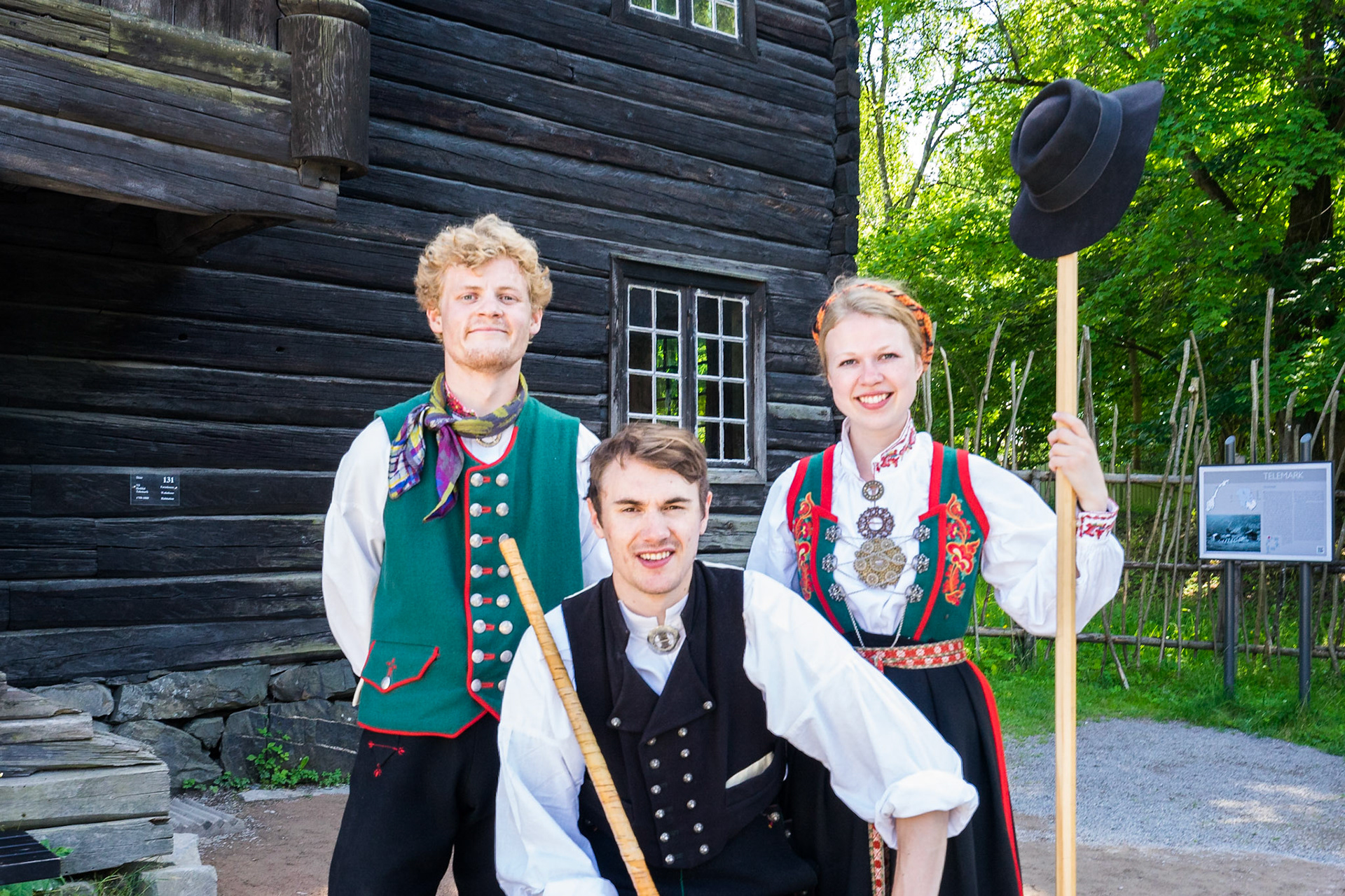 16. yüzyılda tipik bir Norveç köyünün canlandırıldığı, toplam 160 farklı binanın bulunduğu ve çok sayıda gösterinin gerçekleştirildiği Norveç Halk Müzesi, bir tam gününüzü geçirebileceğiniz bir açıkhava müzesi.