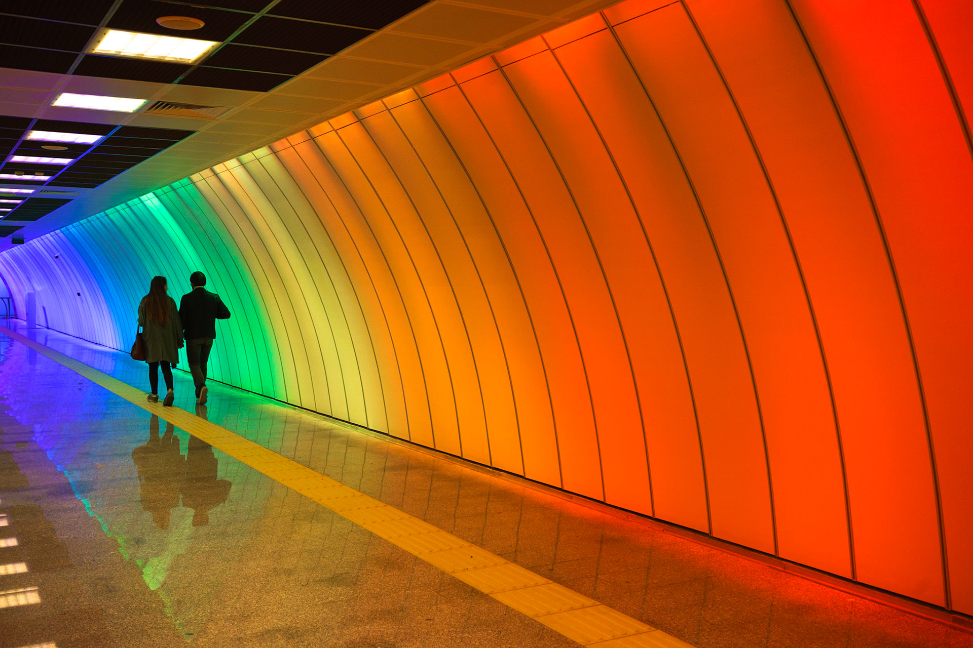 2015 yılının başında açılan Levent-Hisarüstü metro hattının renk dolu istasyonlarından birisi.