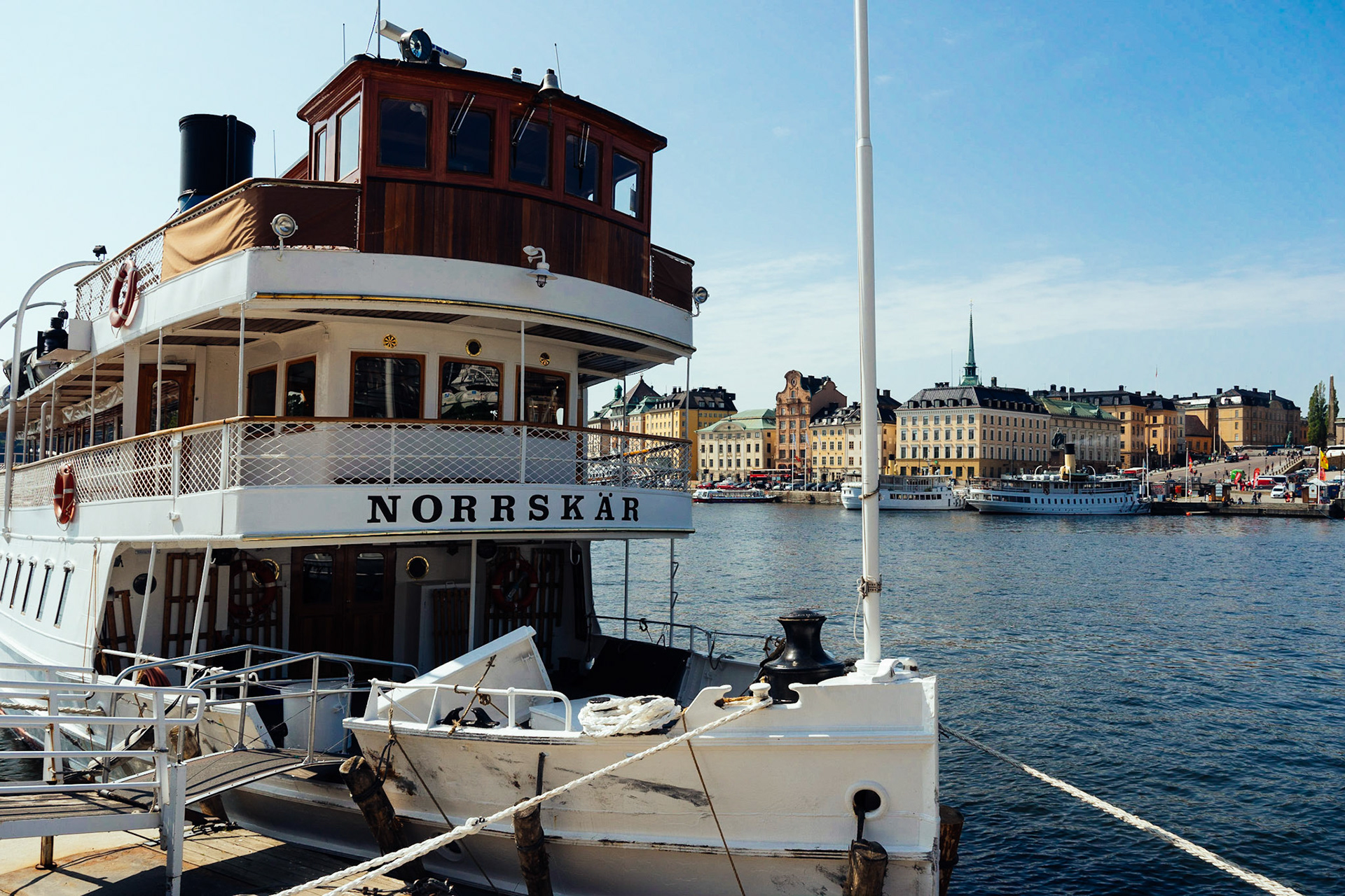 İsveçlilerin çok övündüğü 100 yıllık gemileri, günümüzde kanal ve ada turları için kullanılıyor.