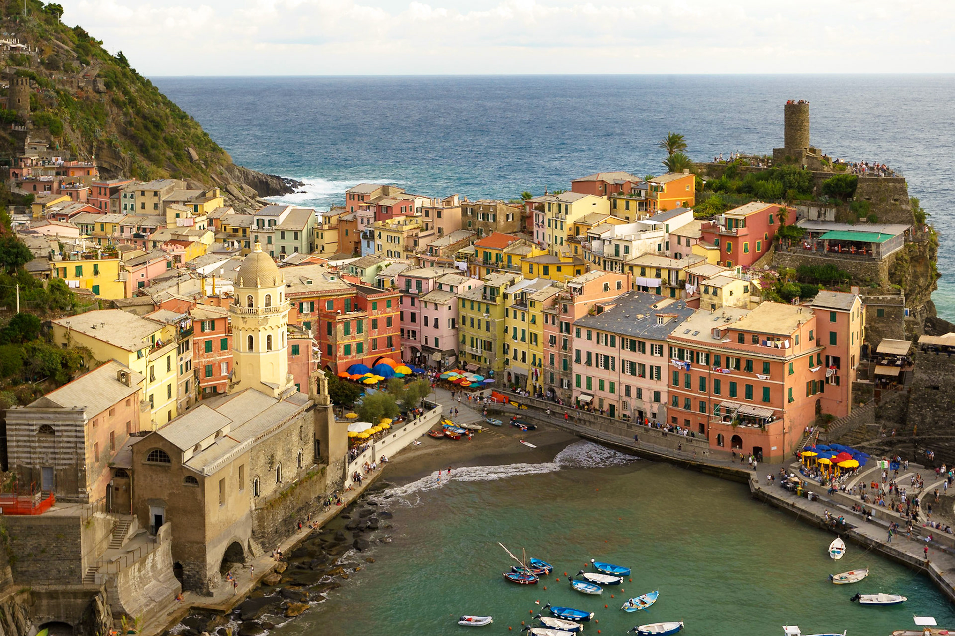 İtalyan kıyılarında balıkçılıkla en yoğun uğraşan köylerden biri olan Vernazza.