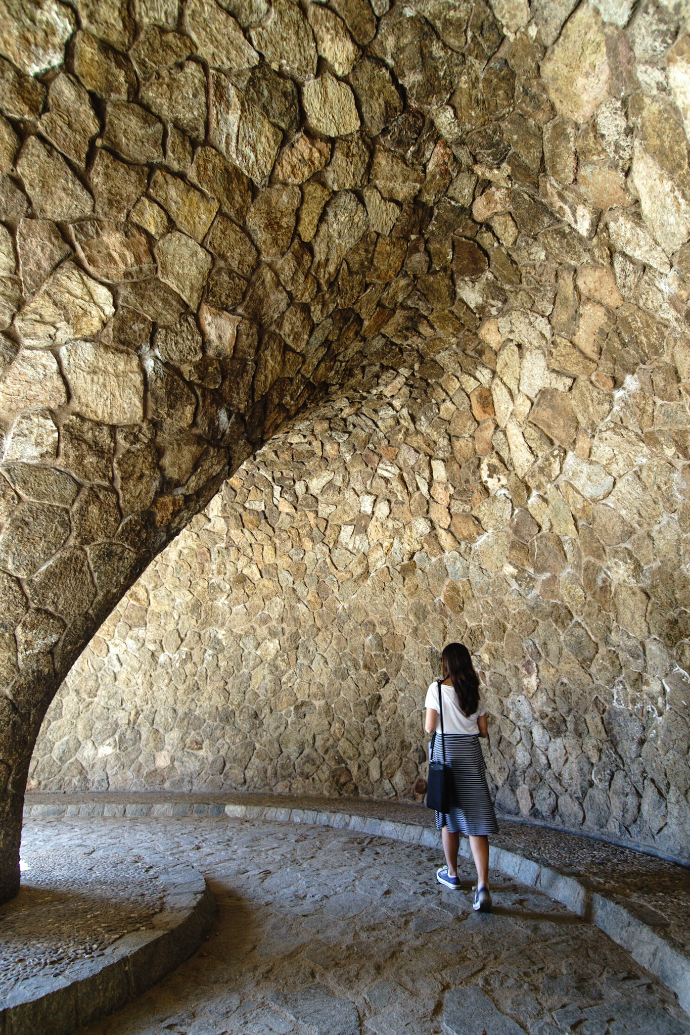 Park Güell'in içinde yer alan, salyangoz kabuğu şeklinde tasarlanan bir tünel.