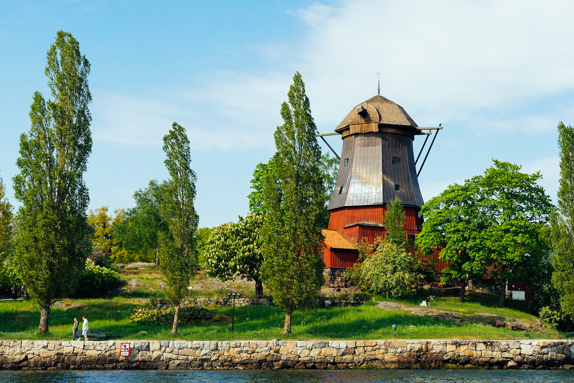 Djurgården Adası'nda, 18. yüzyılın sonlarında inşa edilen ve yağ üretimi için kullanılan Waldemarsuddes değirmeni.