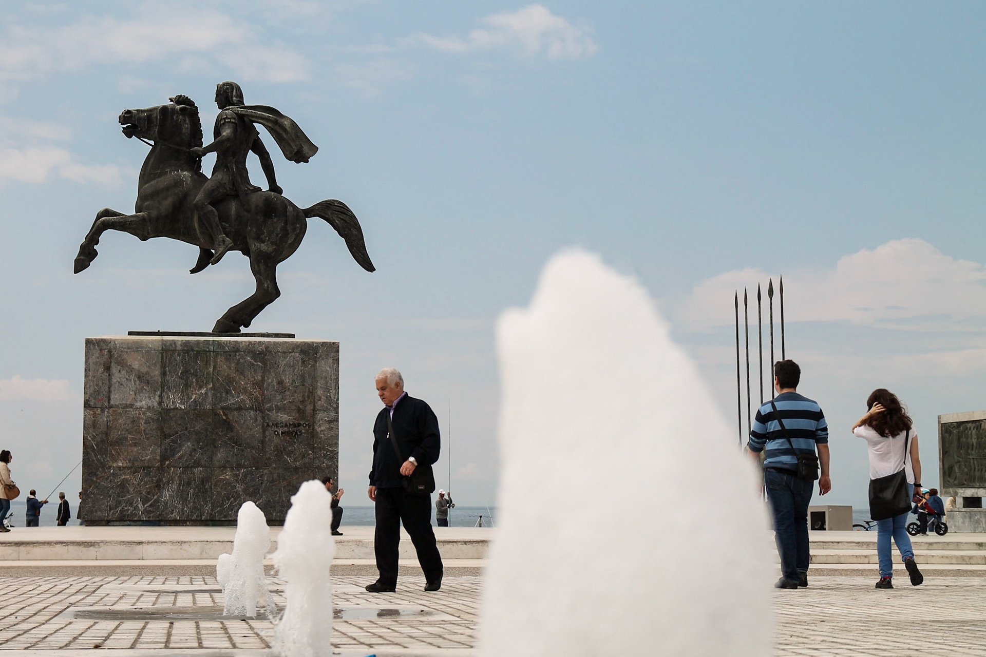 Selanik'in deniz kenarındaki Nea Paralia semtinde bulunan Büyük İskender heykeli.

Makedonya Kralı Cassander, şehri MÖ 315 yılında kurmuş ve şehre eşinin (aynı zamanda Büyük İskender'in kız kardeşi) adını vermiştir: Thessalonike.